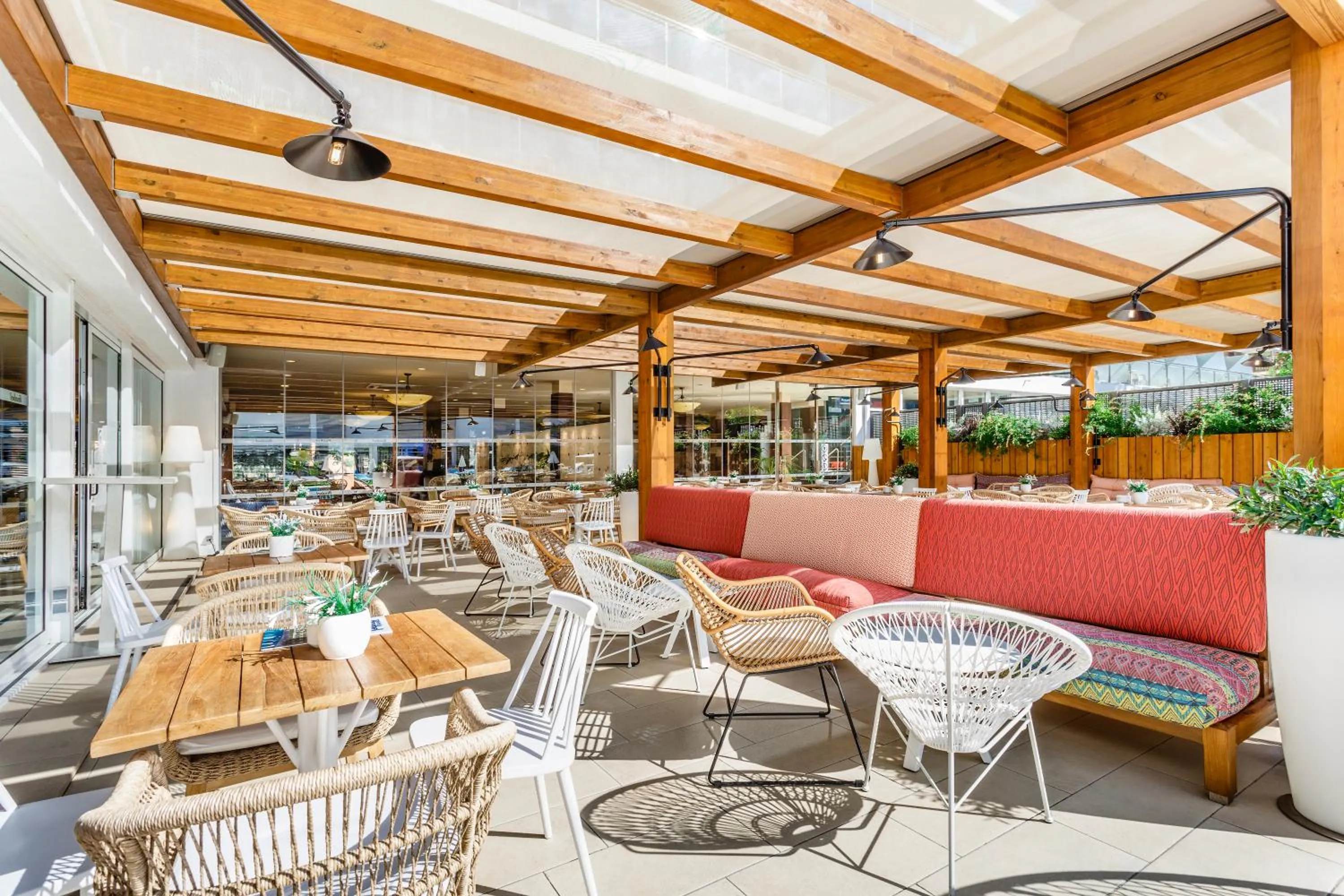 Restaurant/places to eat in Hotel Anabel