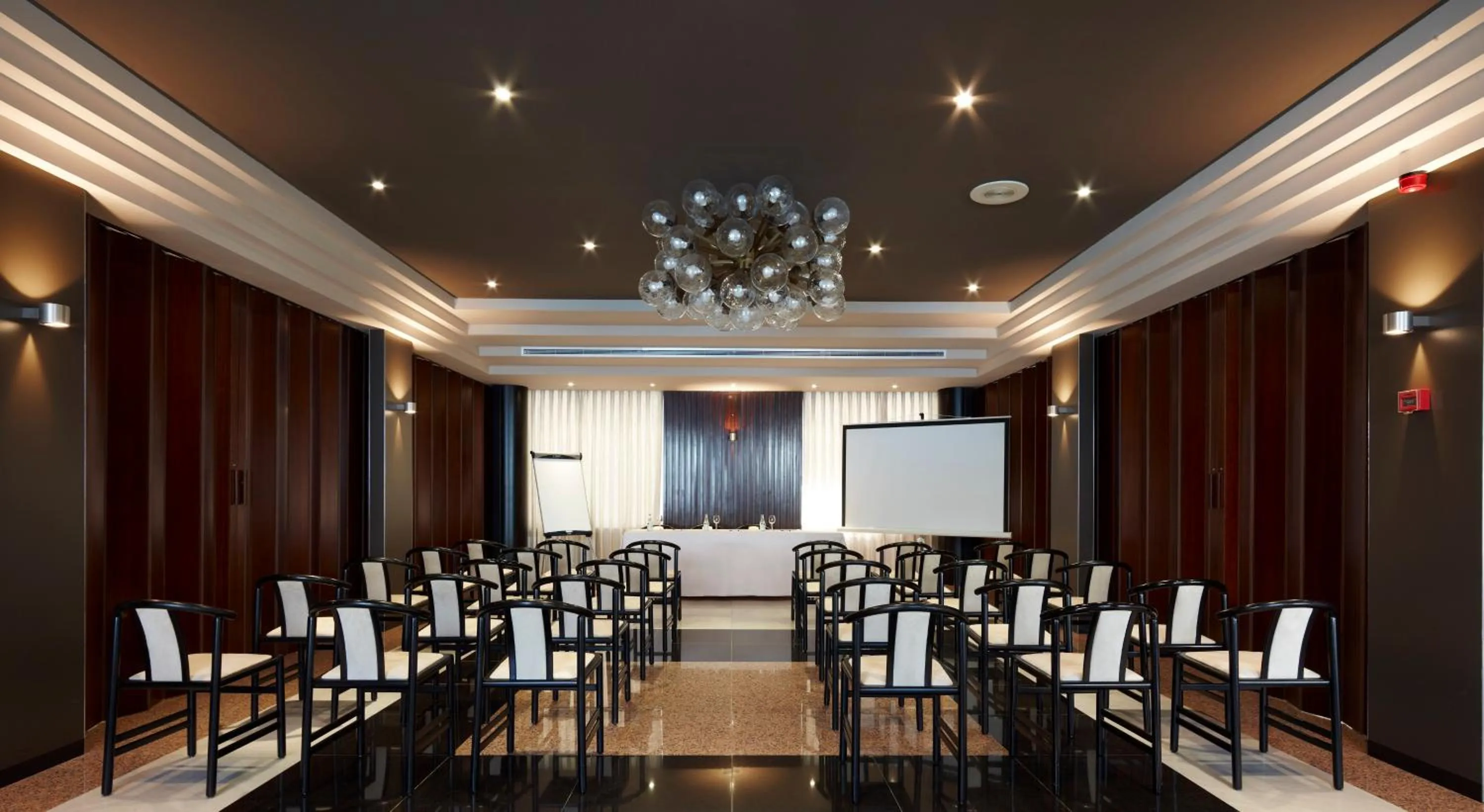 Restaurant/places to eat in Hotel Anabel