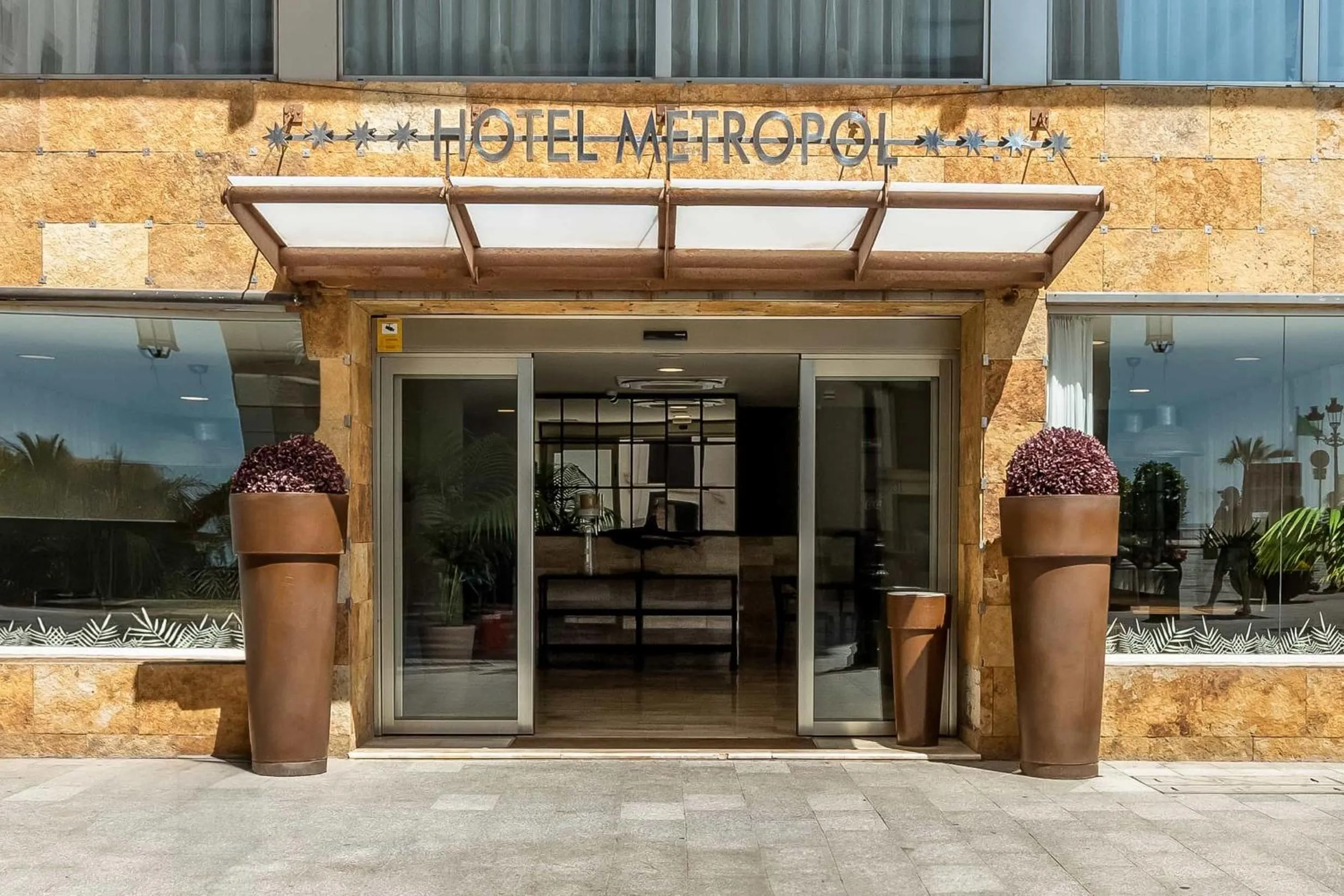 Property building in Hotel Metropol