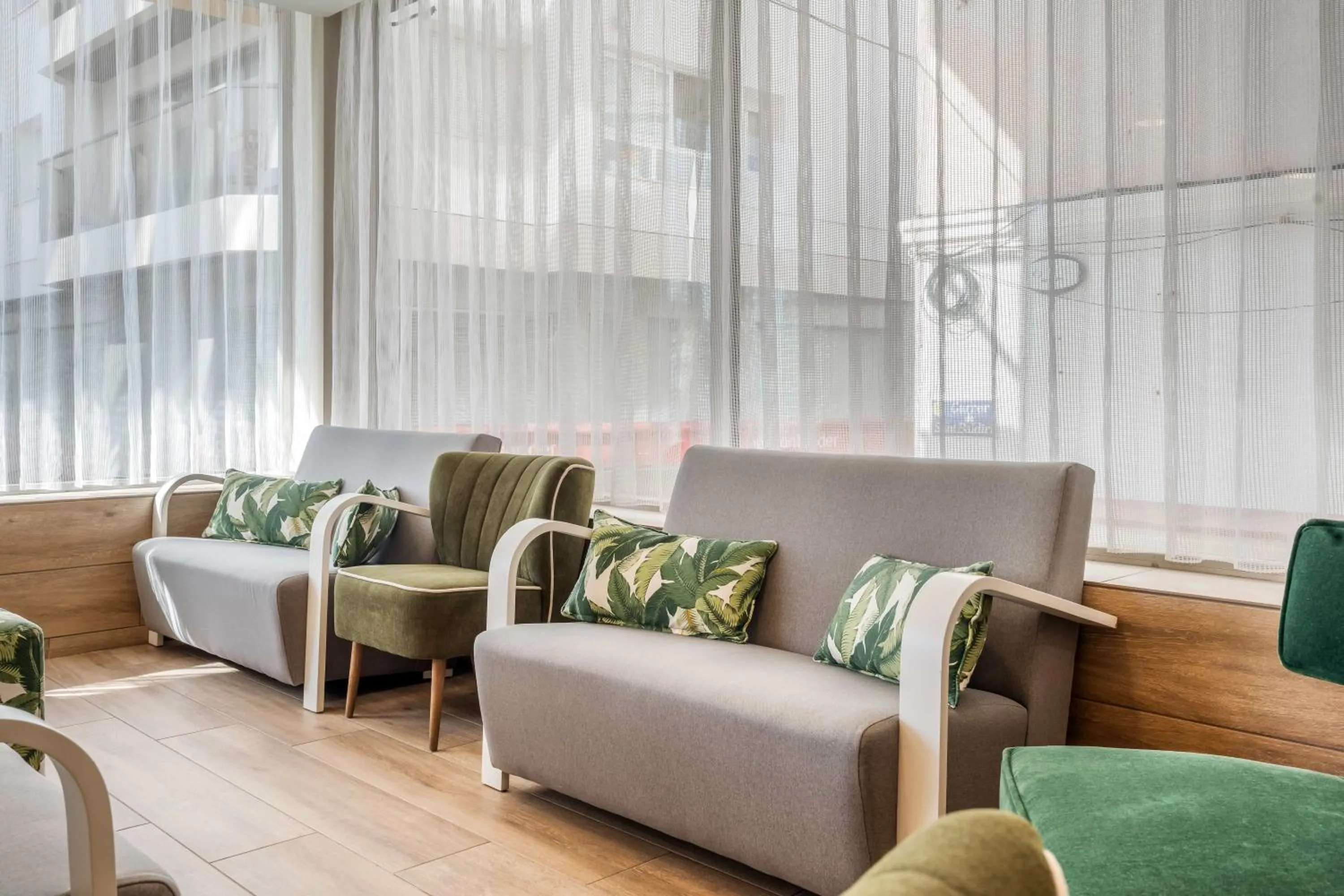 Restaurant/places to eat in Hotel Metropol