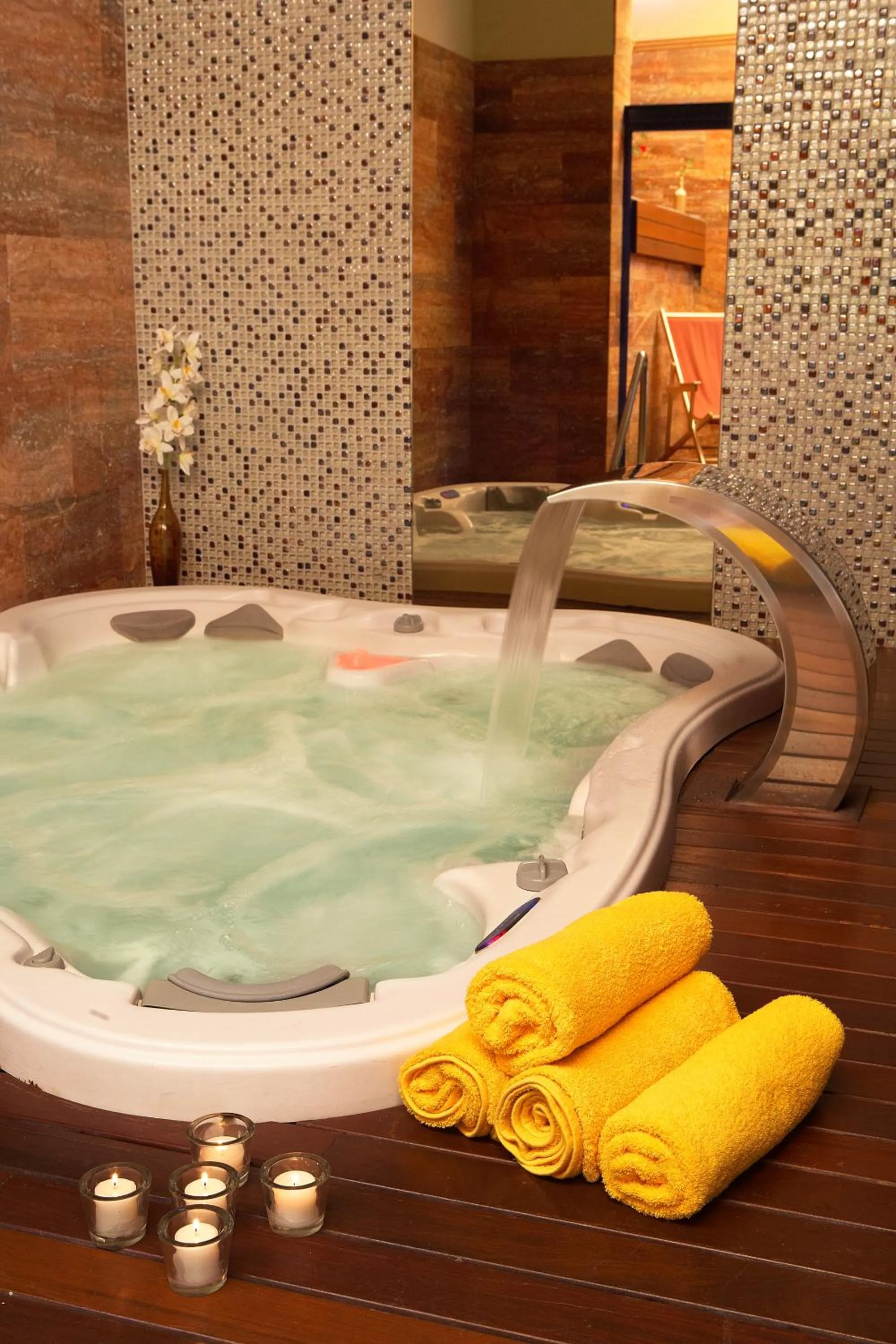 Hot Tub in Hotel Spa Cap de Creus