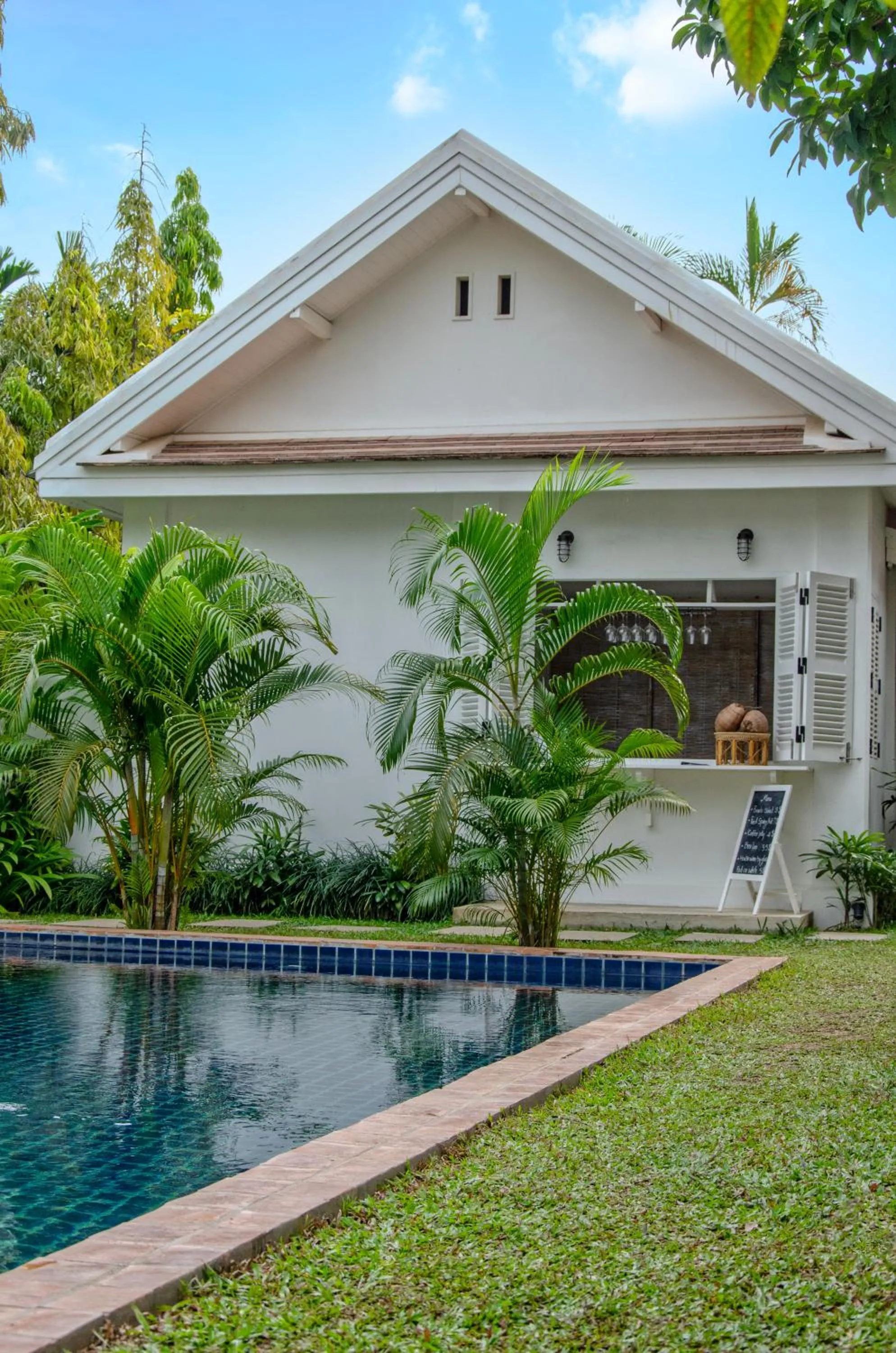 Lounge or bar in Chic stay HANA Boutique hotel xxxx Possible noise from the construction next to our property