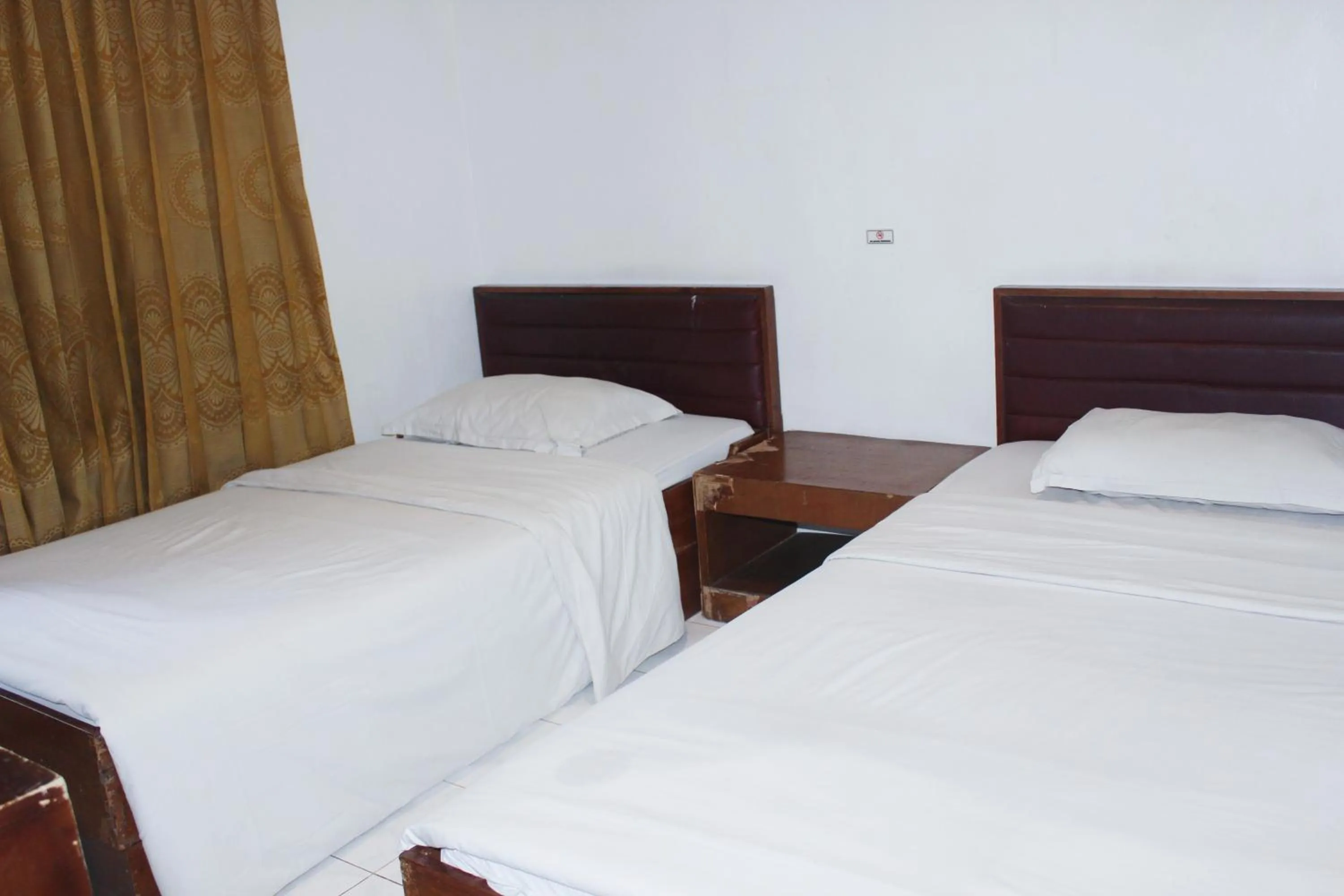Bed in OYO 206 Hotel Candra Kirana