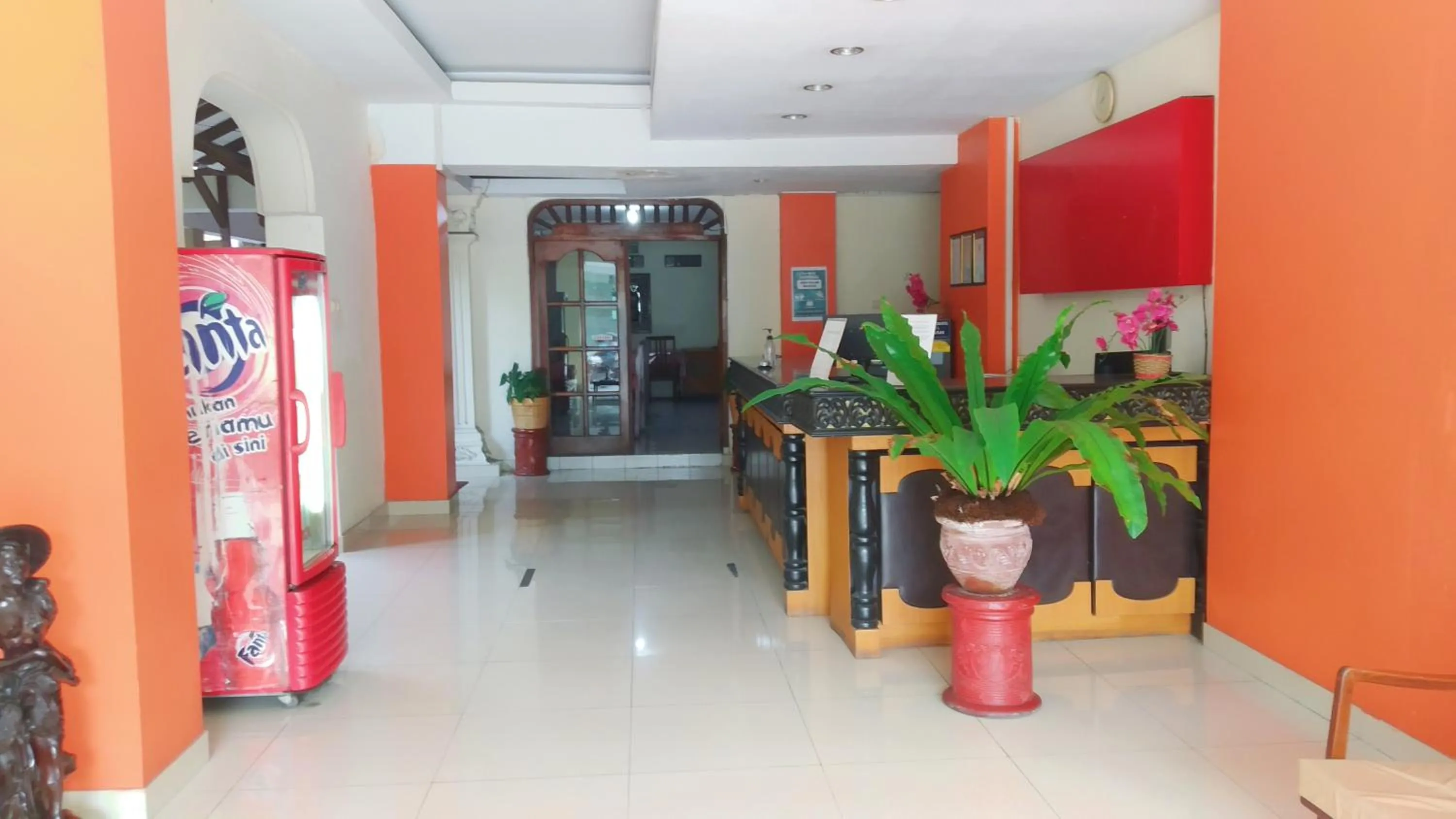 Living room in OYO 206 Hotel Candra Kirana