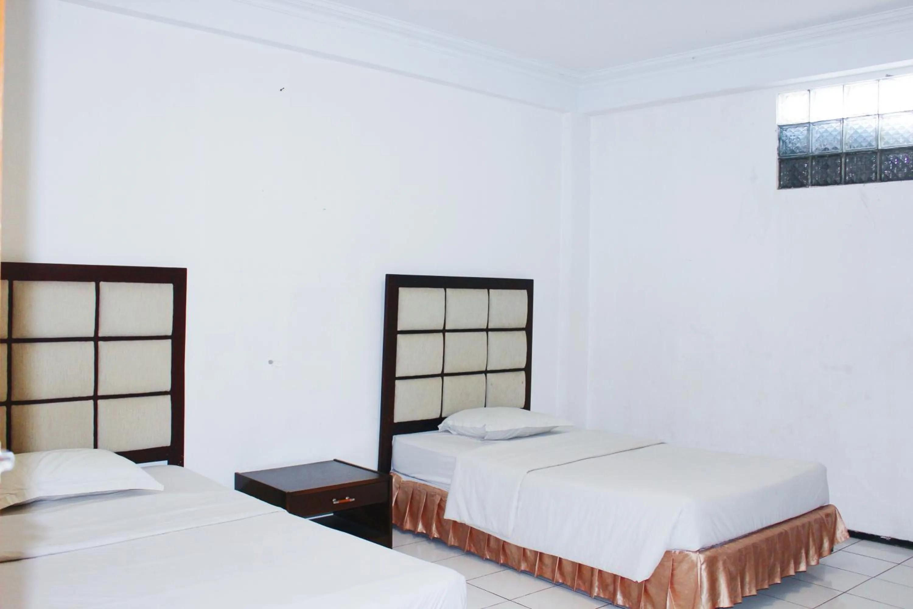 Bed in OYO 206 Hotel Candra Kirana