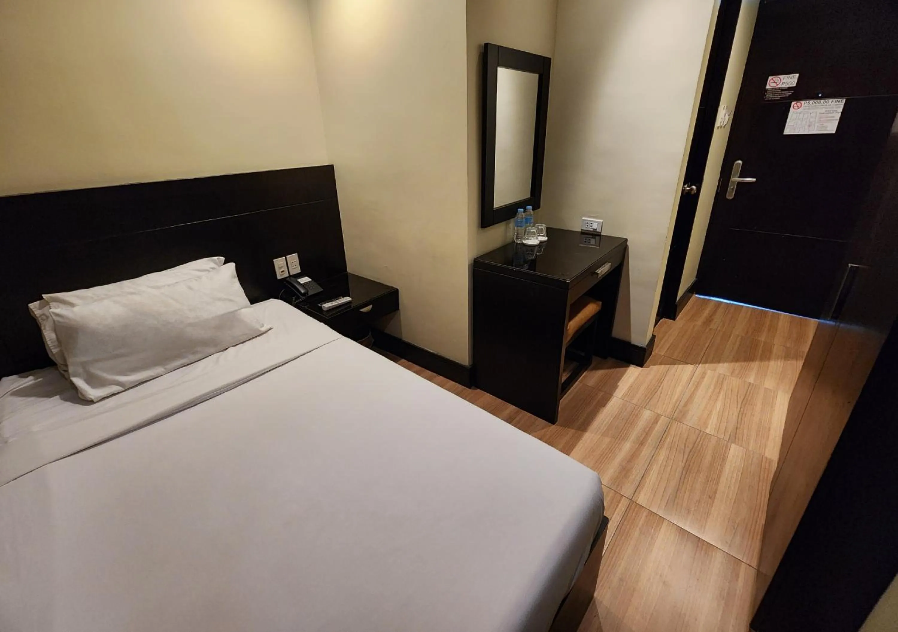 Bed in Green Glass Hotel