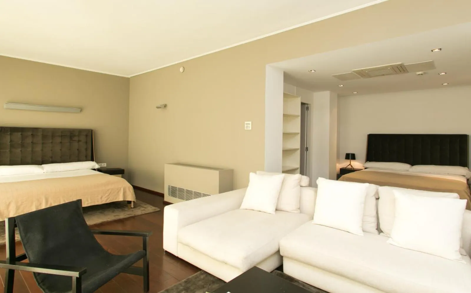 Living room, Bed in Hotel Zhero