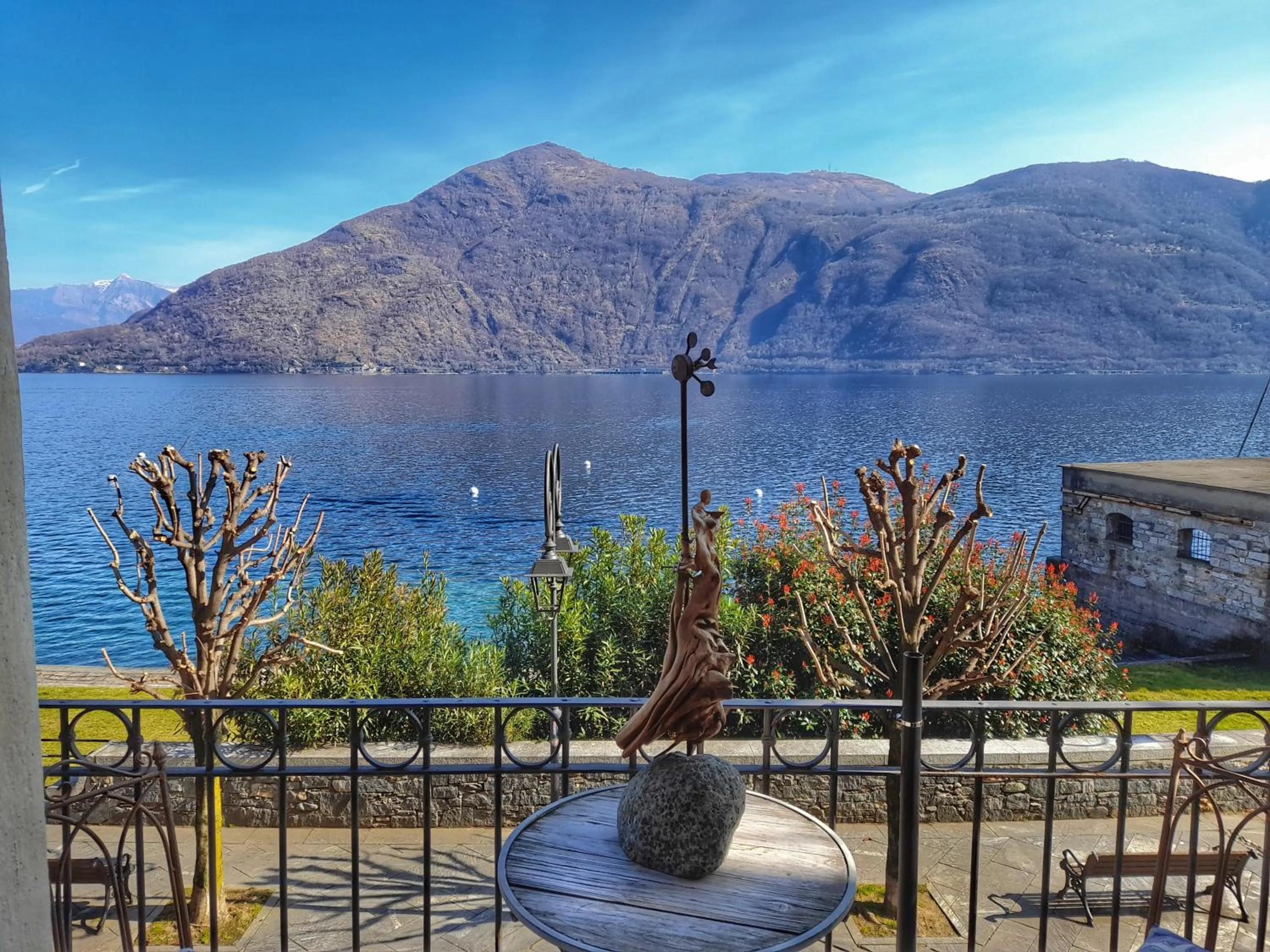 Spring in Spiaggia Amore - Appartamenti Vacanza Vista Lago - Luxury Apartments