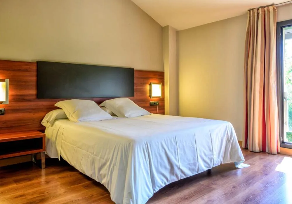 Bed in Hotel Restaurante El Valles 4 ESTRELLAS