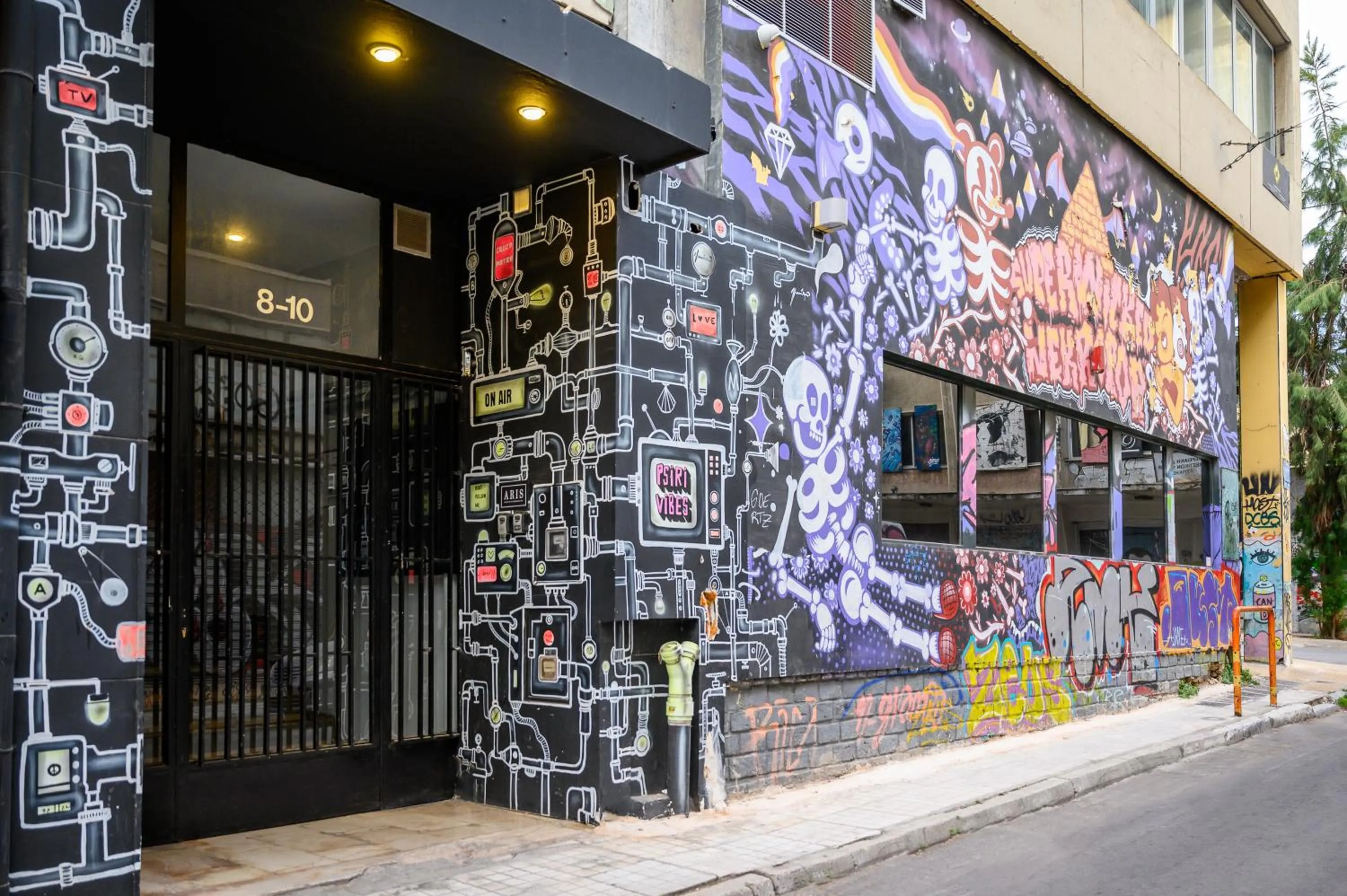 Property building in Psiri Vibes