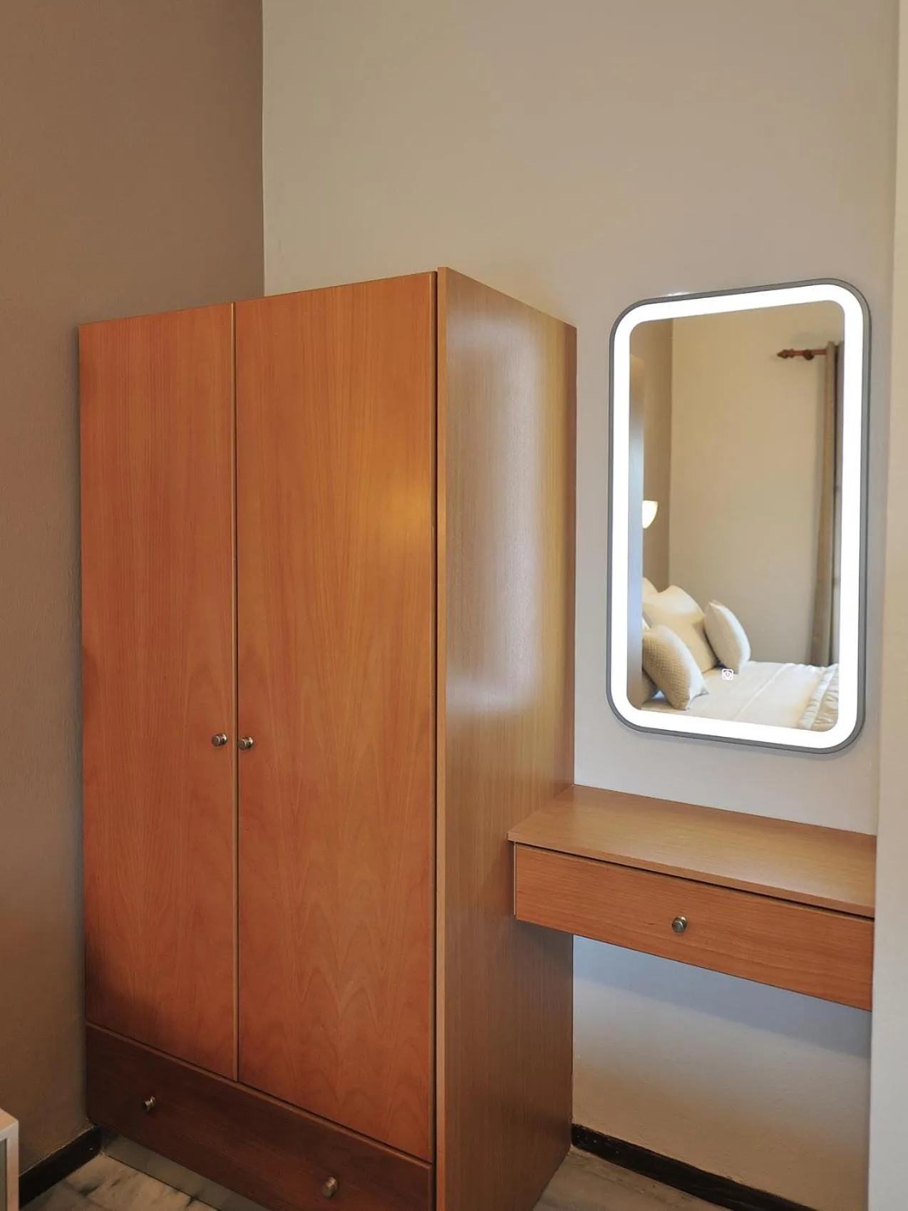 wardrobe in Vista Mare Skiathos