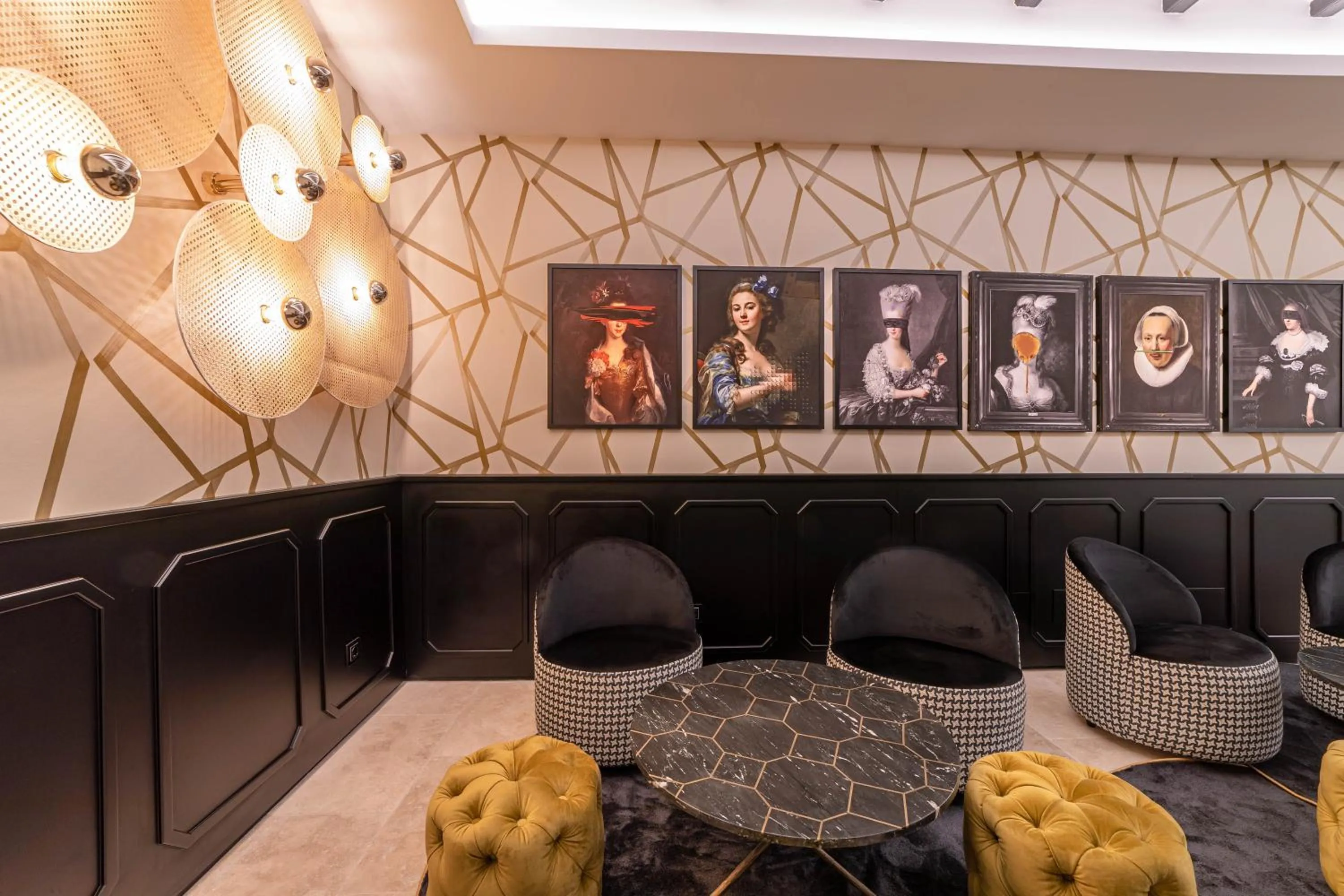 Library in Hotel Claude Marbella