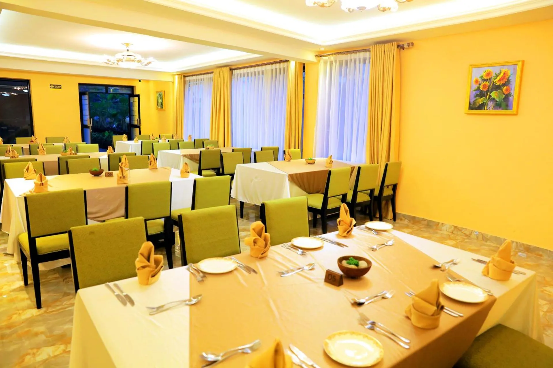 Restaurant/places to eat in Meilin International Hotel