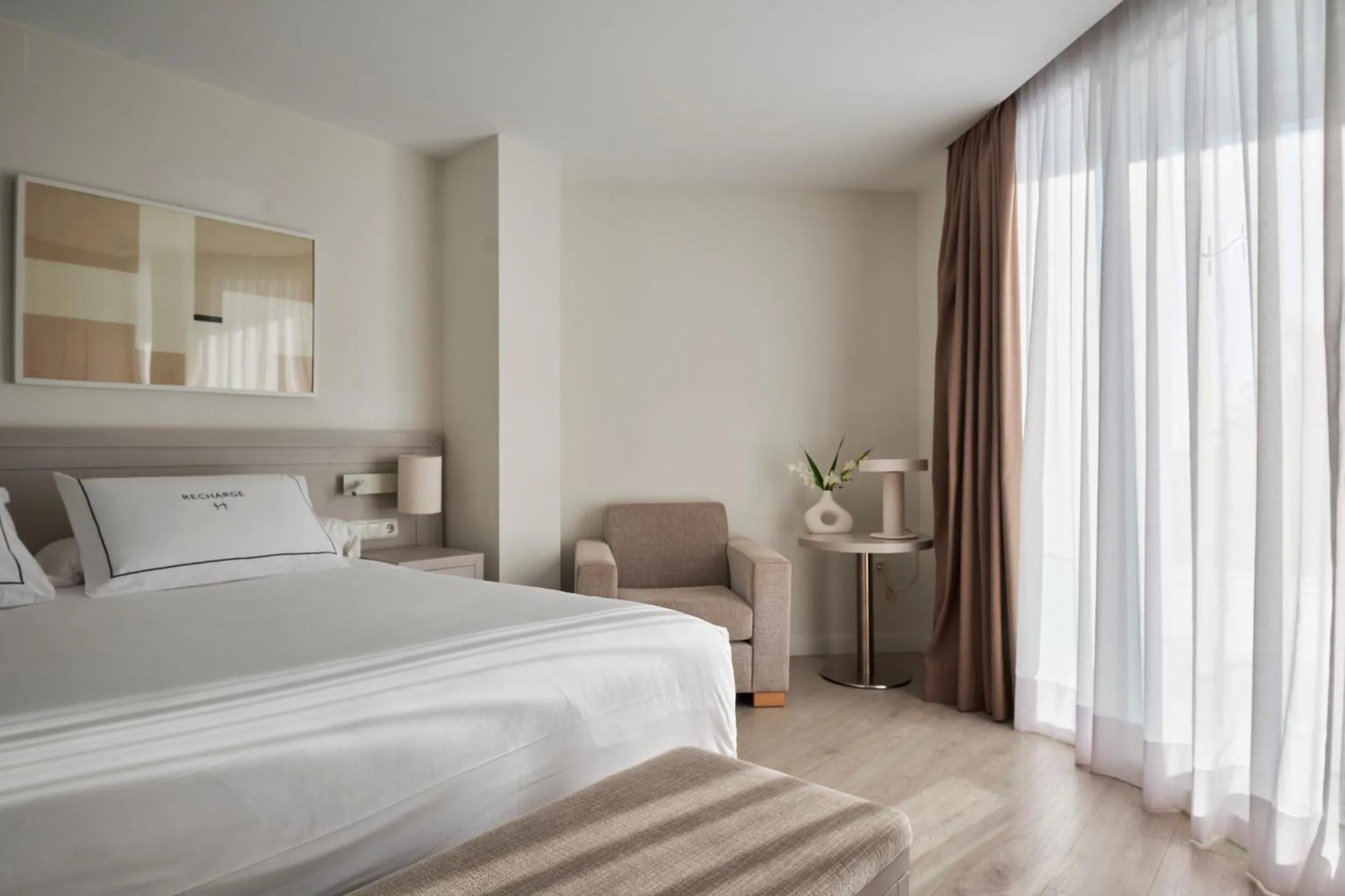 Photo of the whole room, Bed in Hotel Helios Costa Tropical