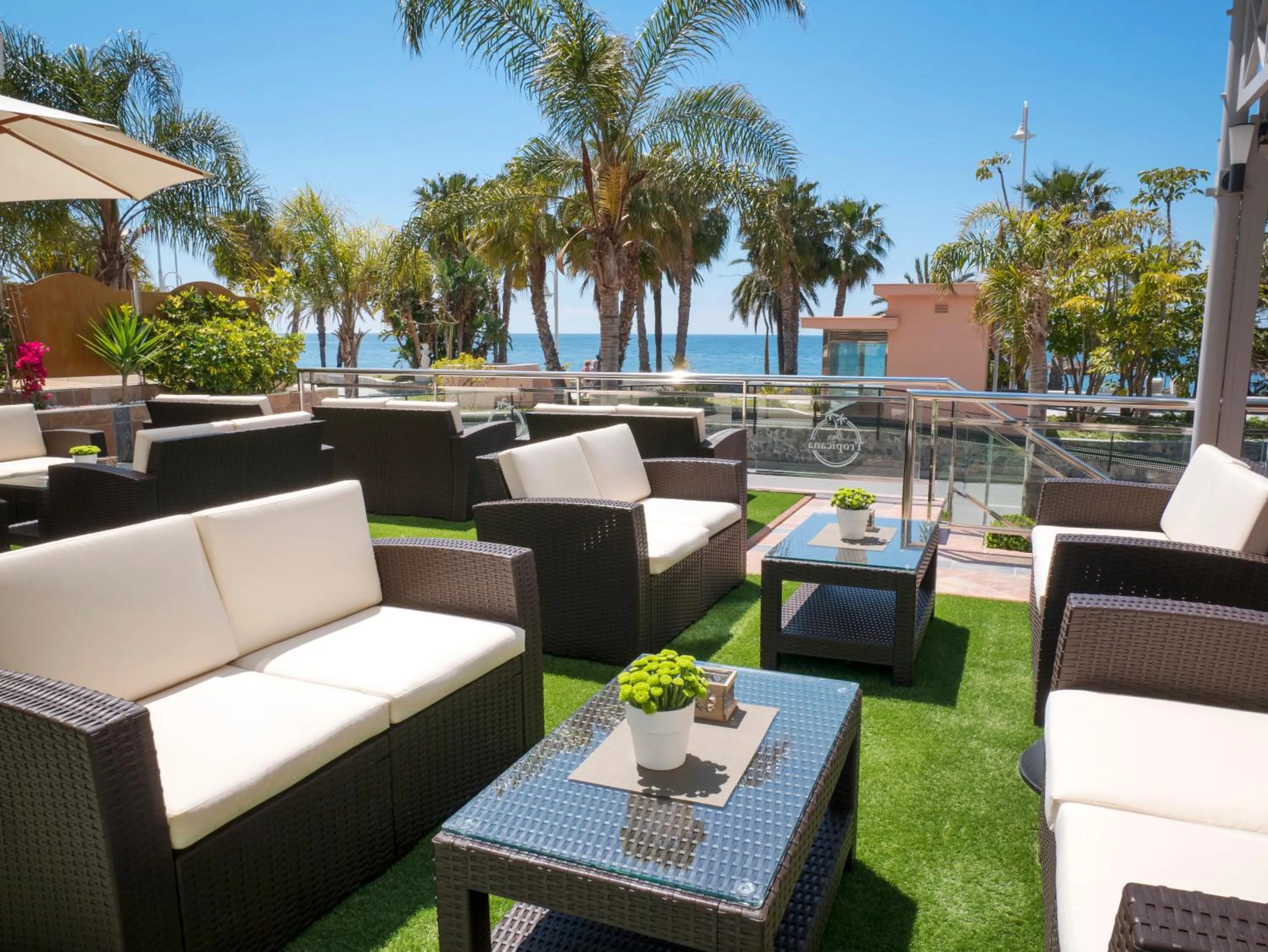 Lounge or bar in Hotel Helios Costa Tropical