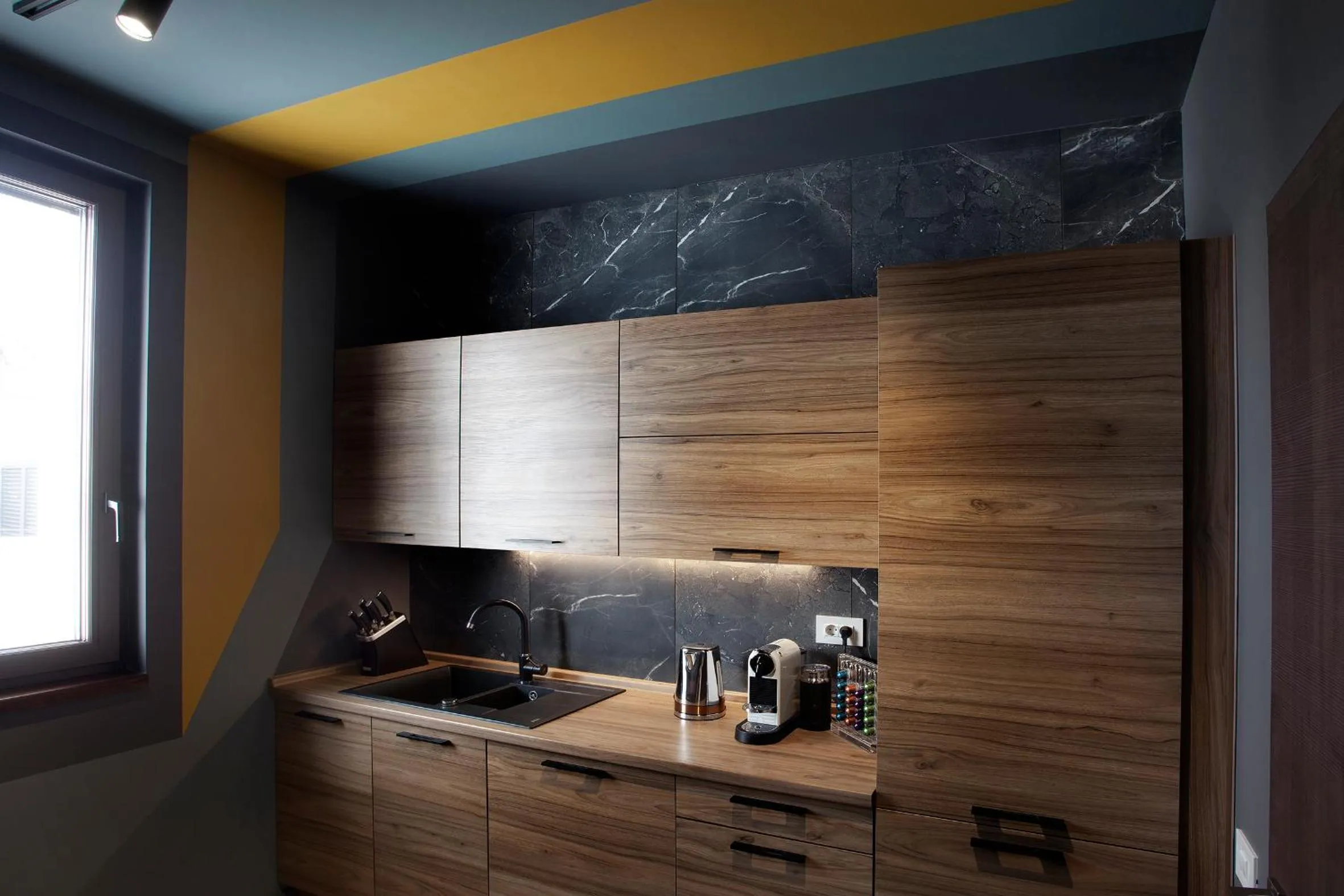 Coffee/tea facilities in Room 12