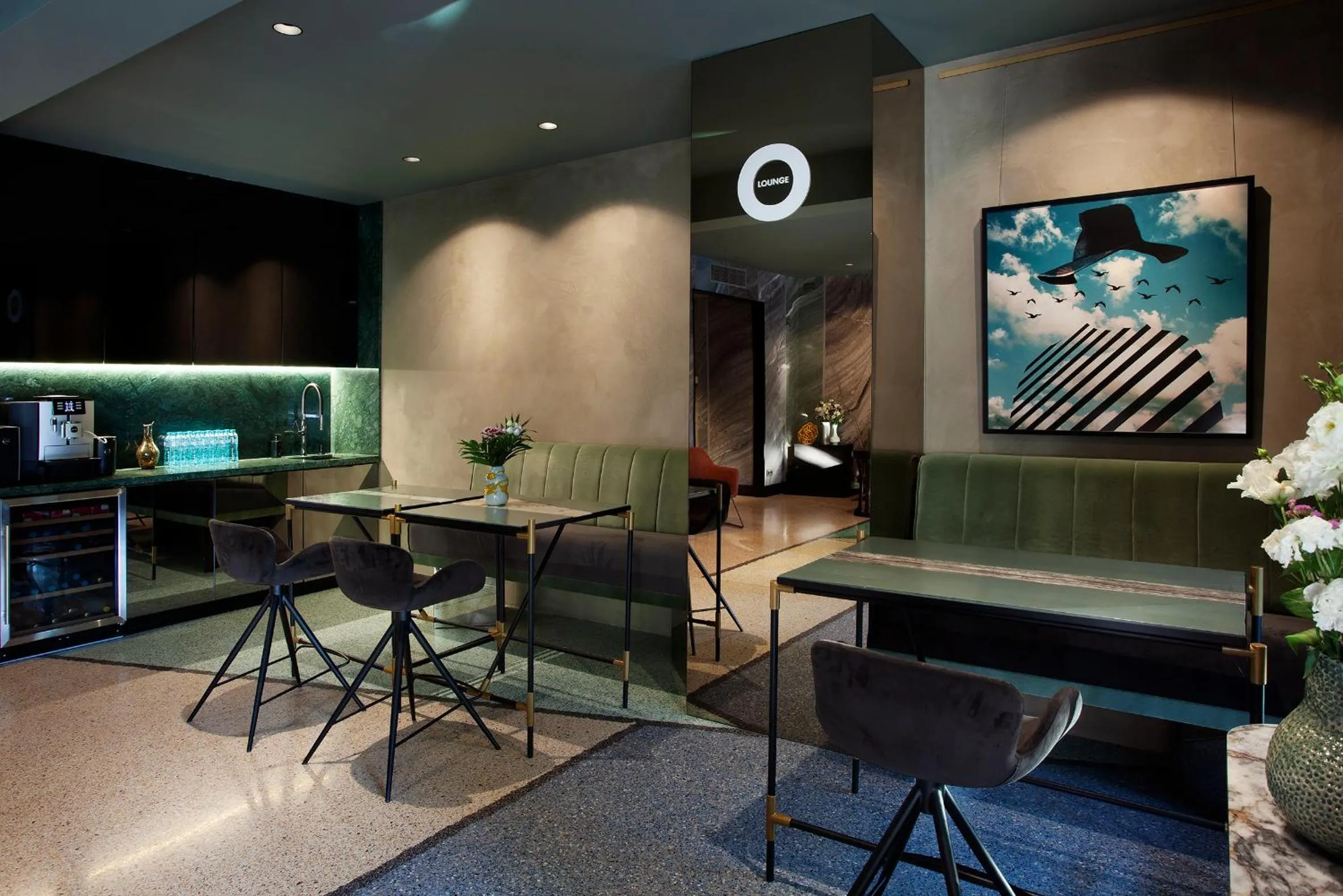 Lounge or bar in Room 12