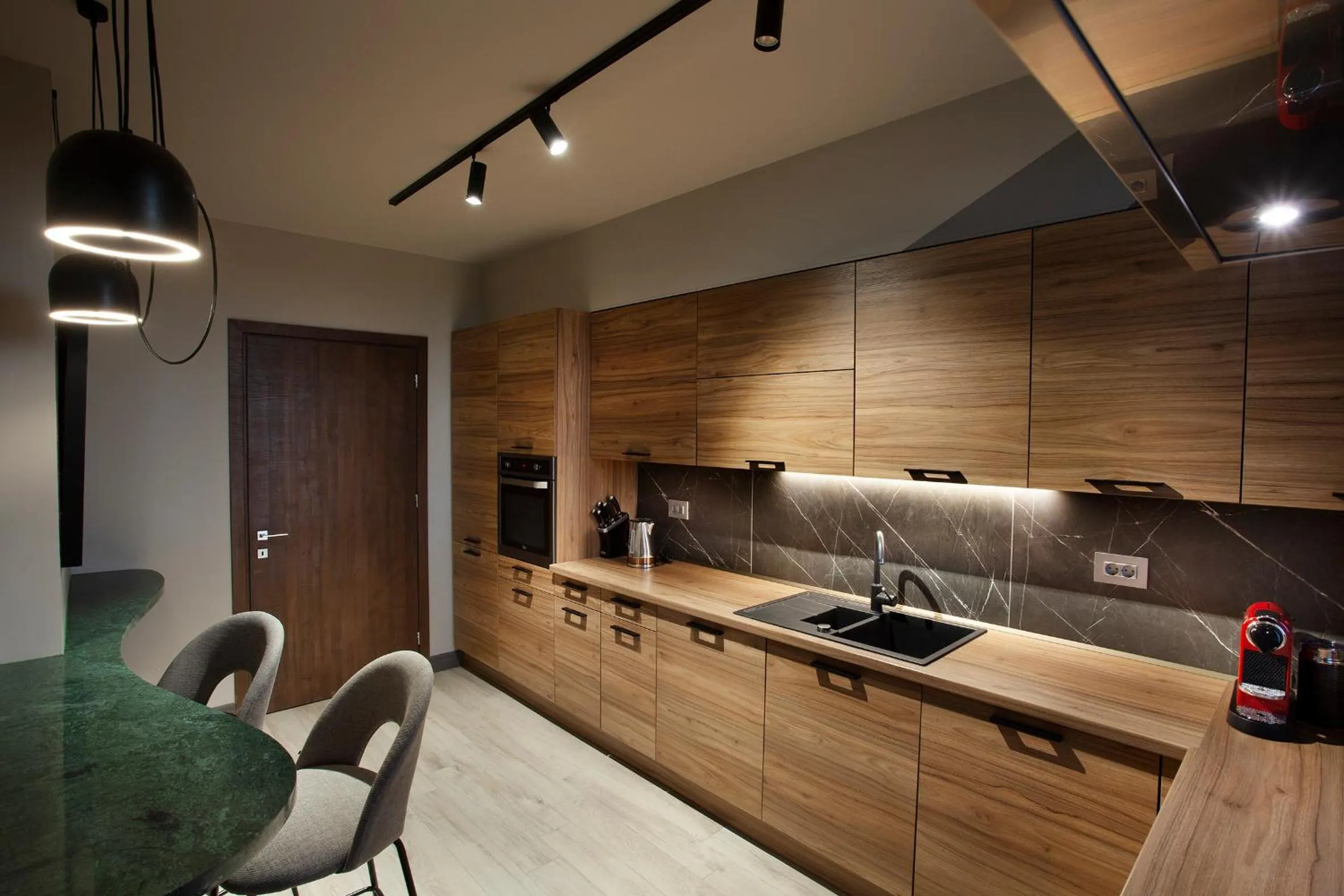 Kitchen or kitchenette in Room 12