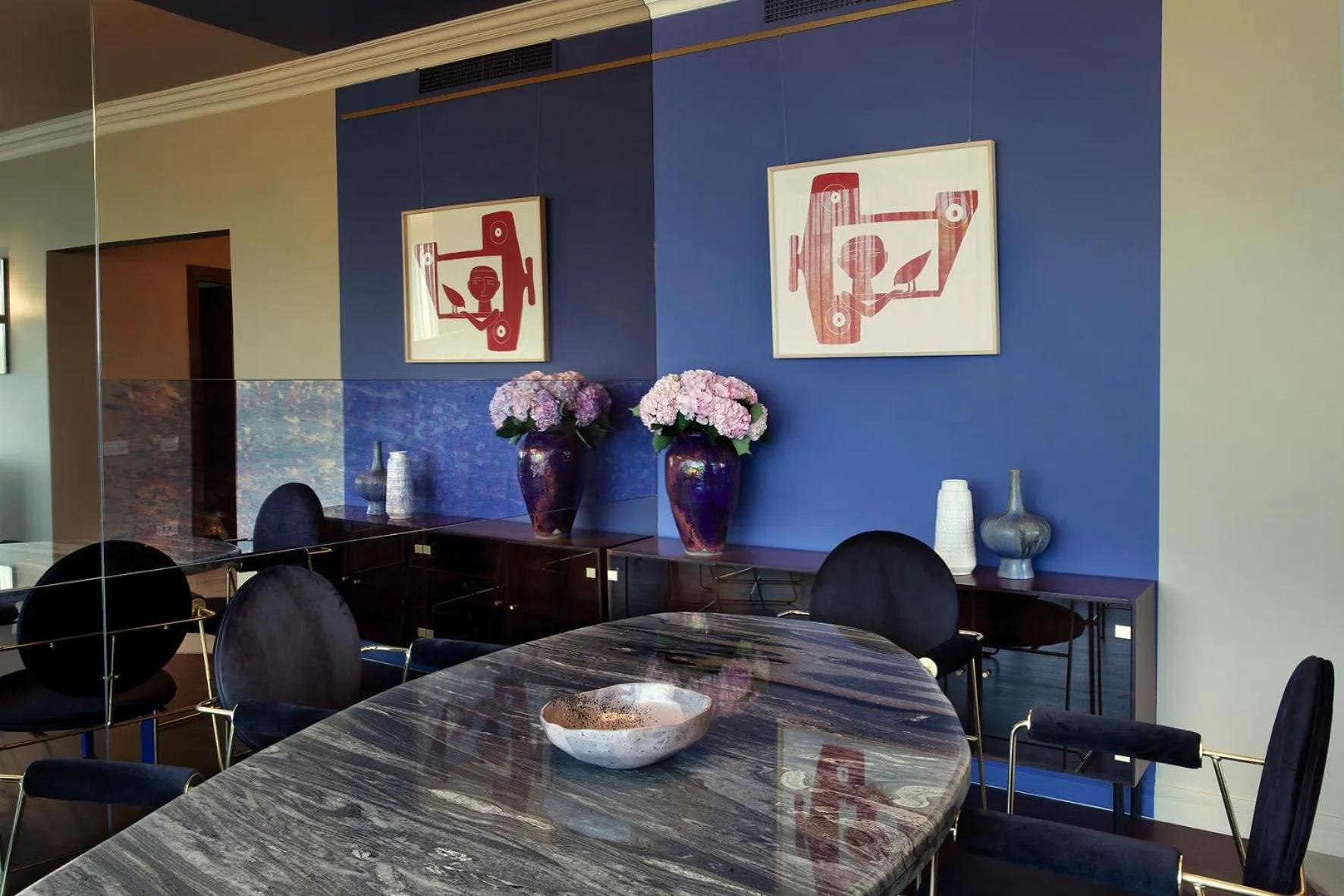 Living room in Room 12