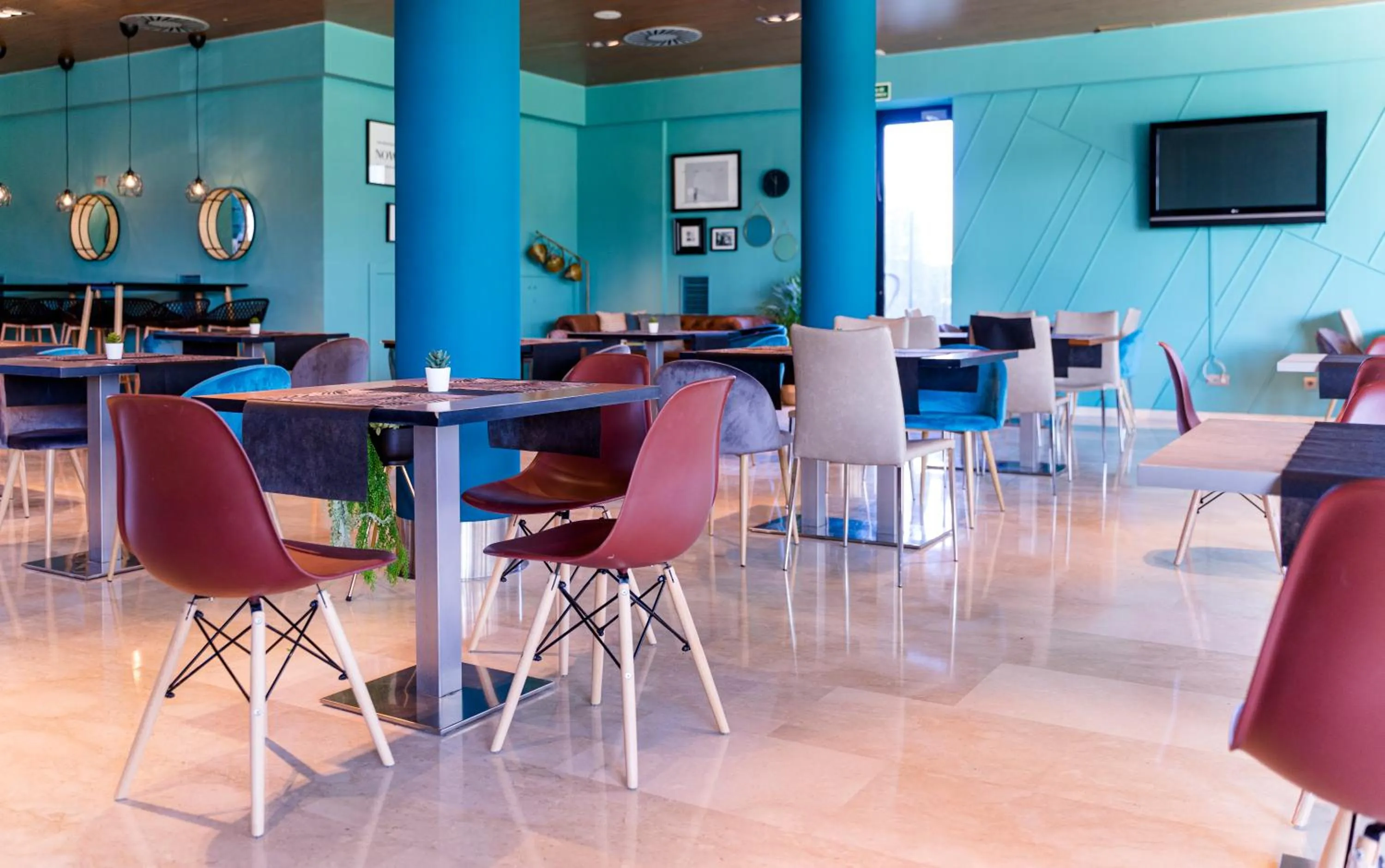 Restaurant/places to eat in AZZ Valencia Táctica Hotel