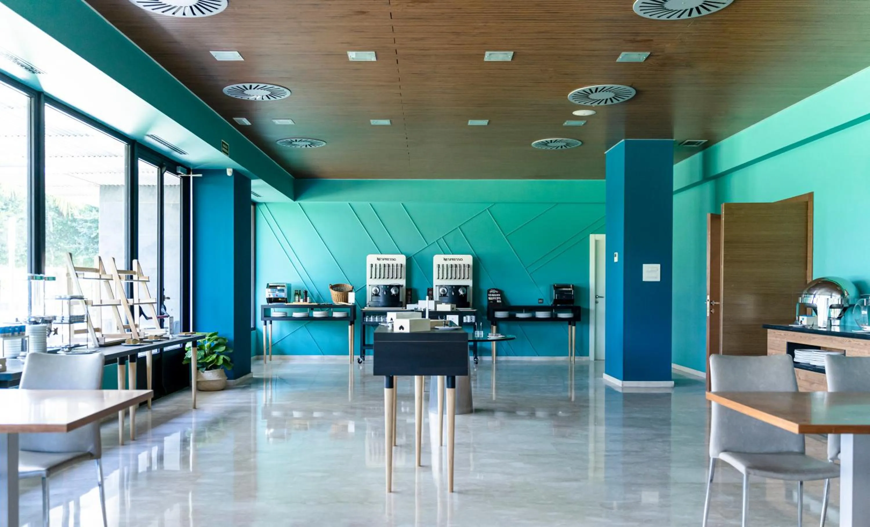 Restaurant/places to eat in AZZ Valencia Táctica Hotel