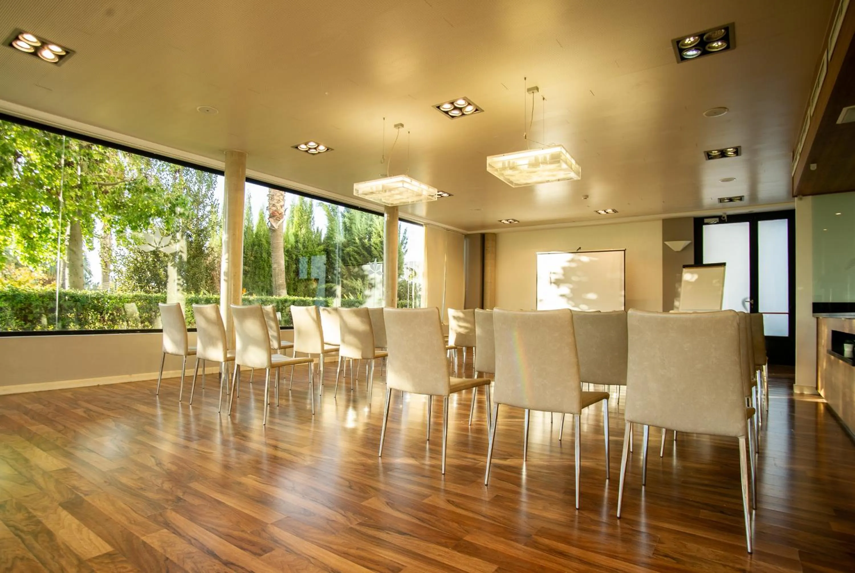 Meeting/conference room in AZZ Valencia Táctica Hotel