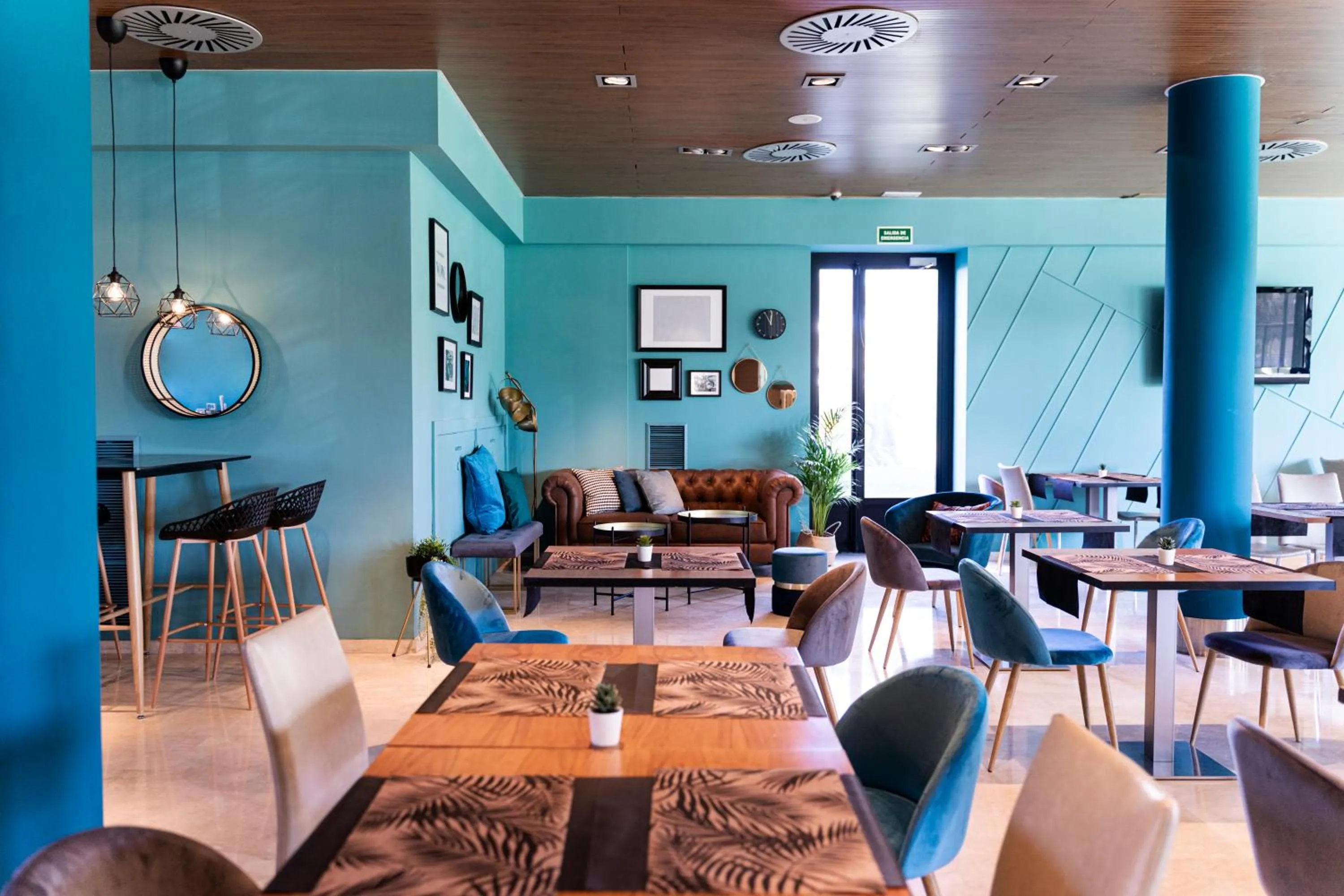 Restaurant/places to eat in AZZ Valencia Táctica Hotel