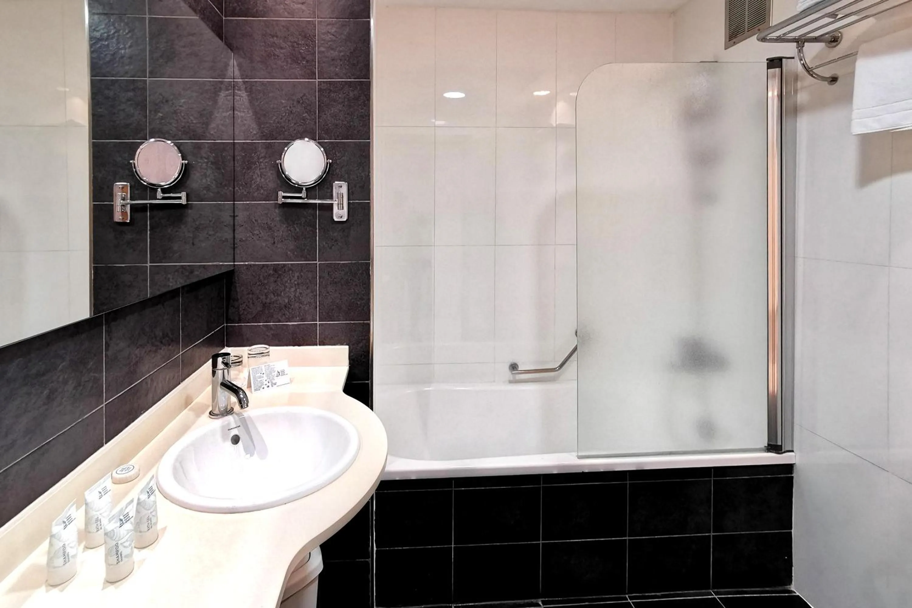 Bathroom in Hotel Acuazul