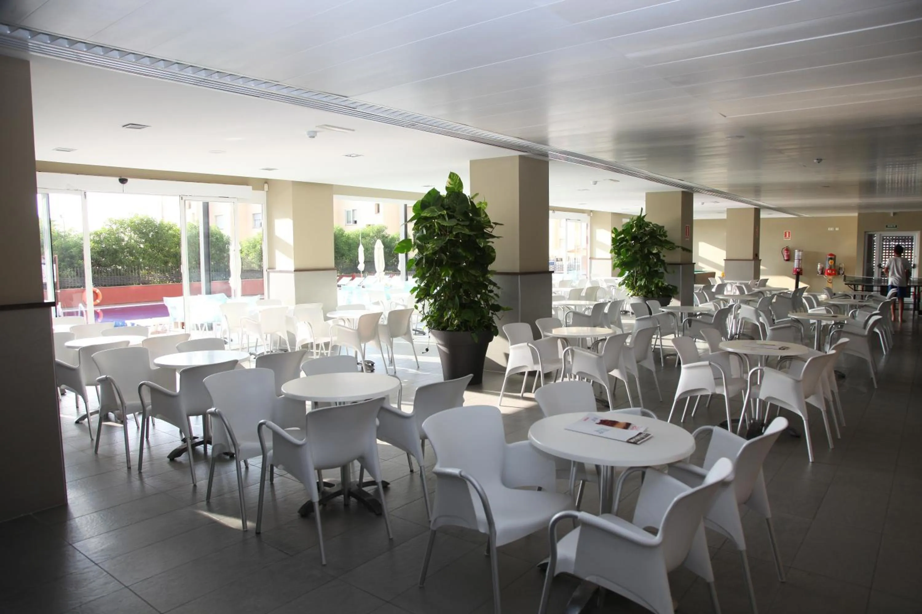 Restaurant/places to eat in Aparthotel Acuazul