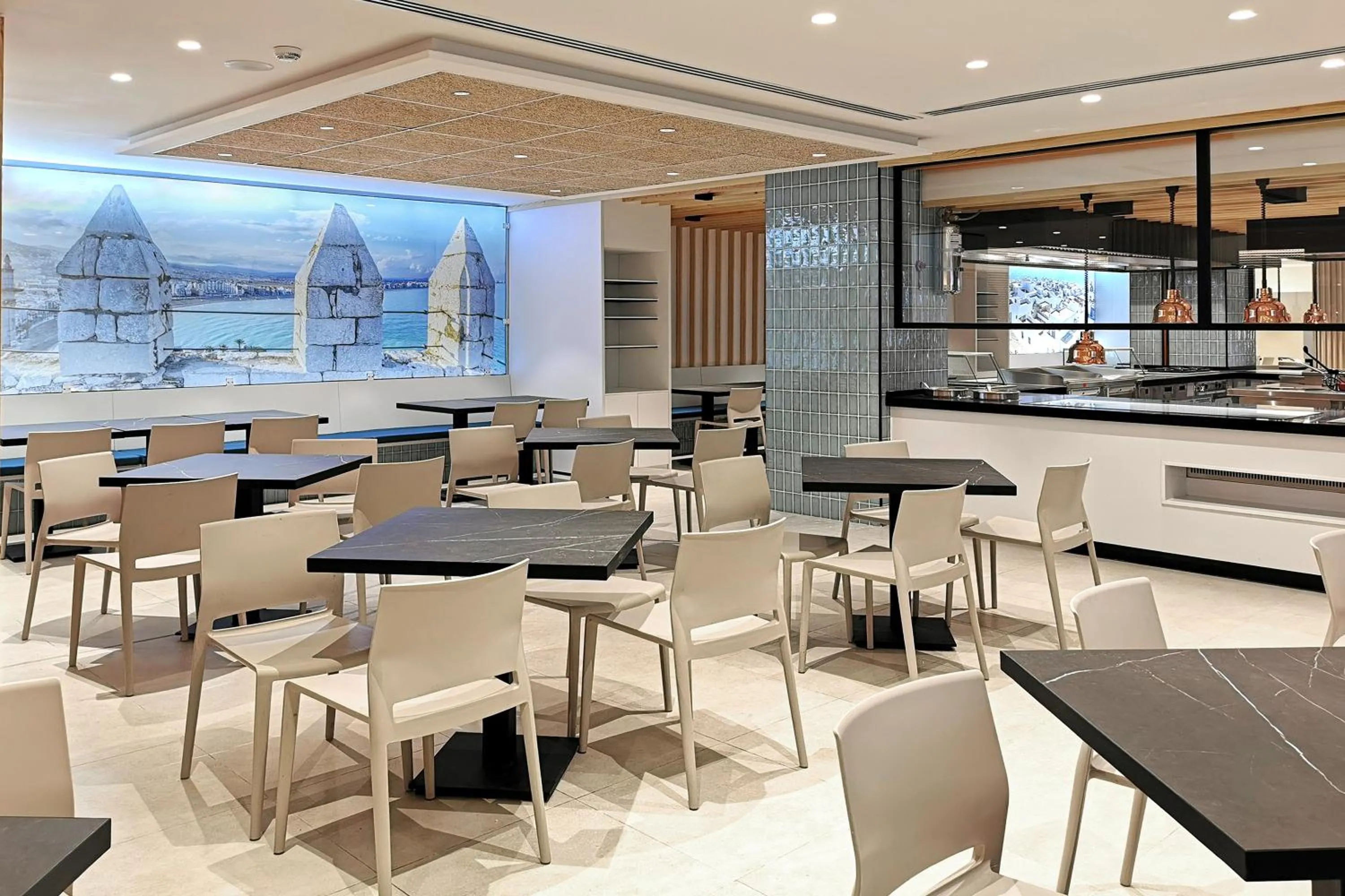 Restaurant/places to eat in Aparthotel Acualandia