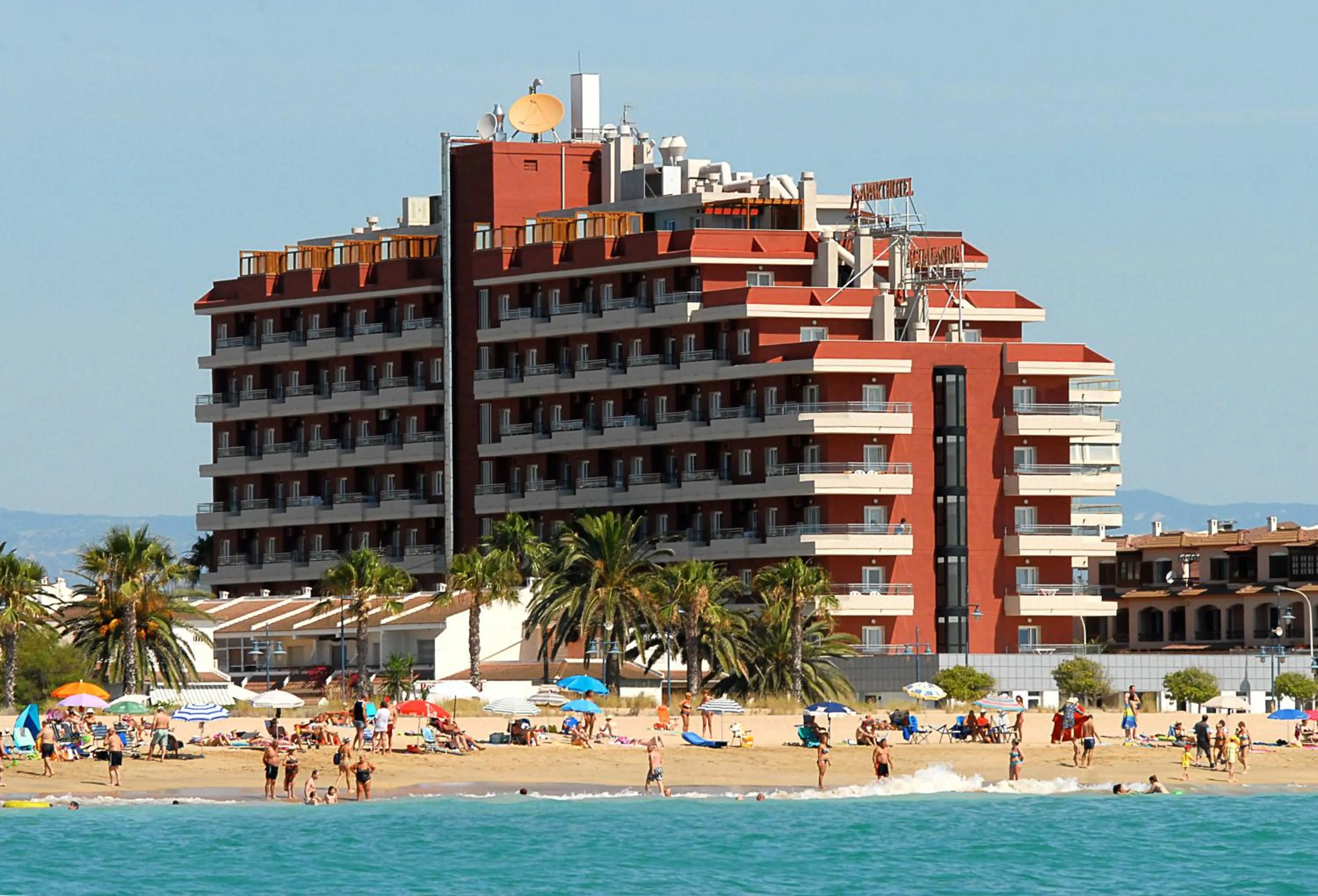 Facade/entrance in Aparthotel Acualandia