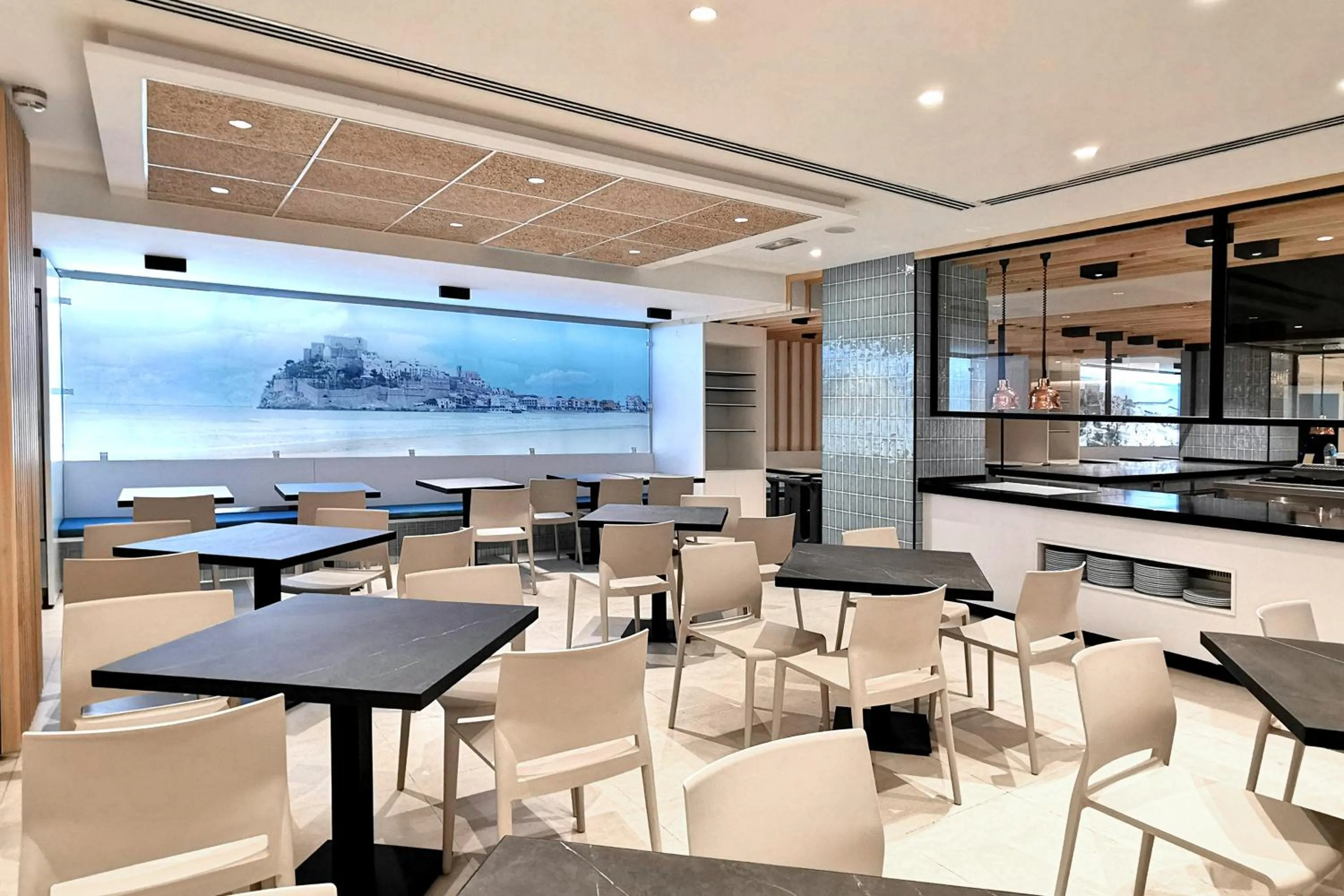 Restaurant/places to eat in Aparthotel Acualandia