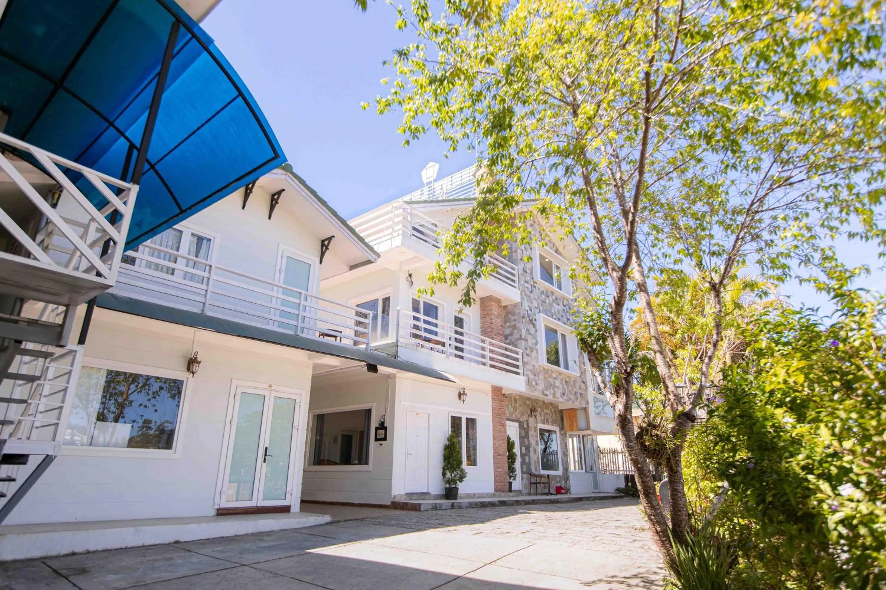 Property building in Cherry Luxury Hotel