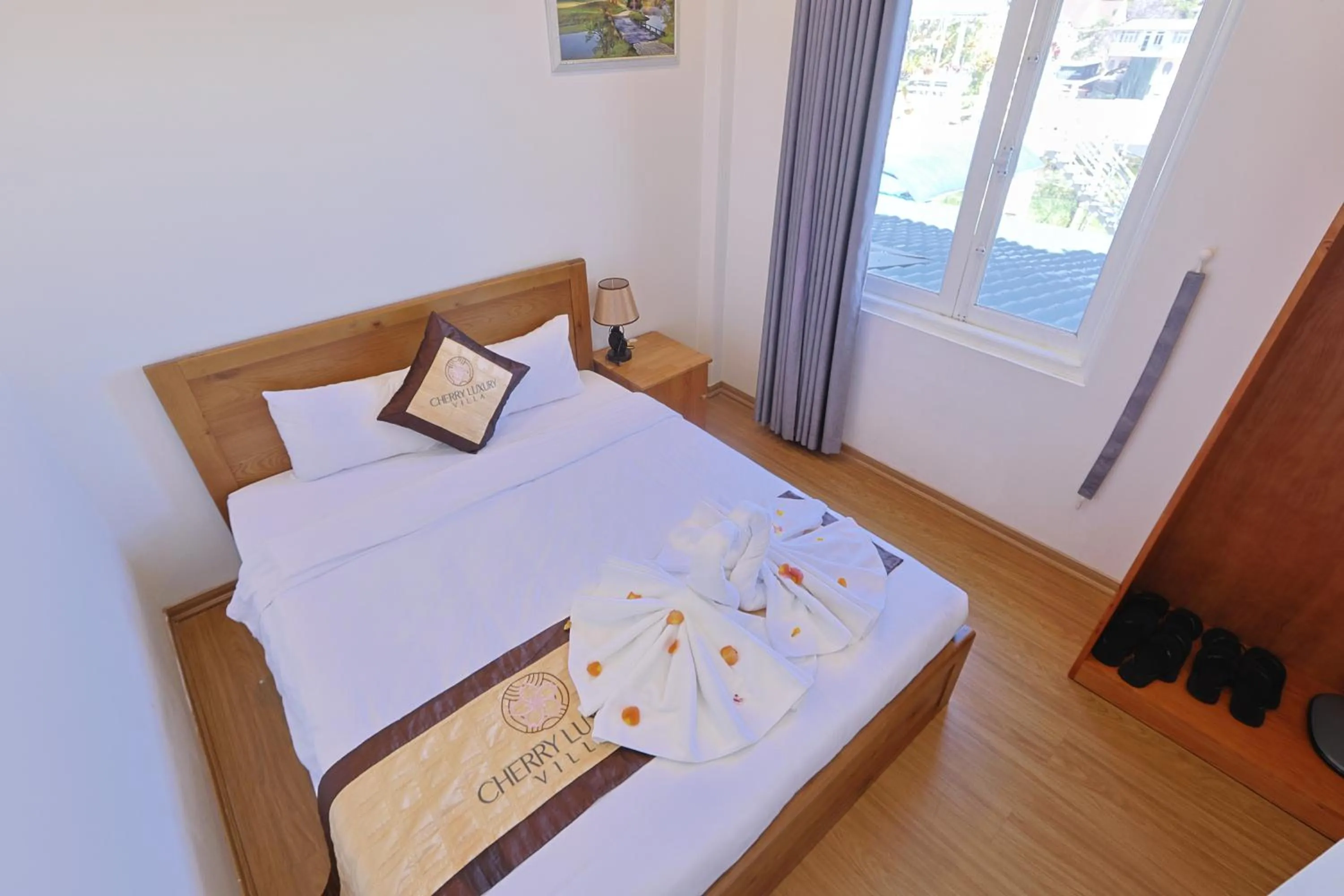 Bed in Cherry Luxury Hotel