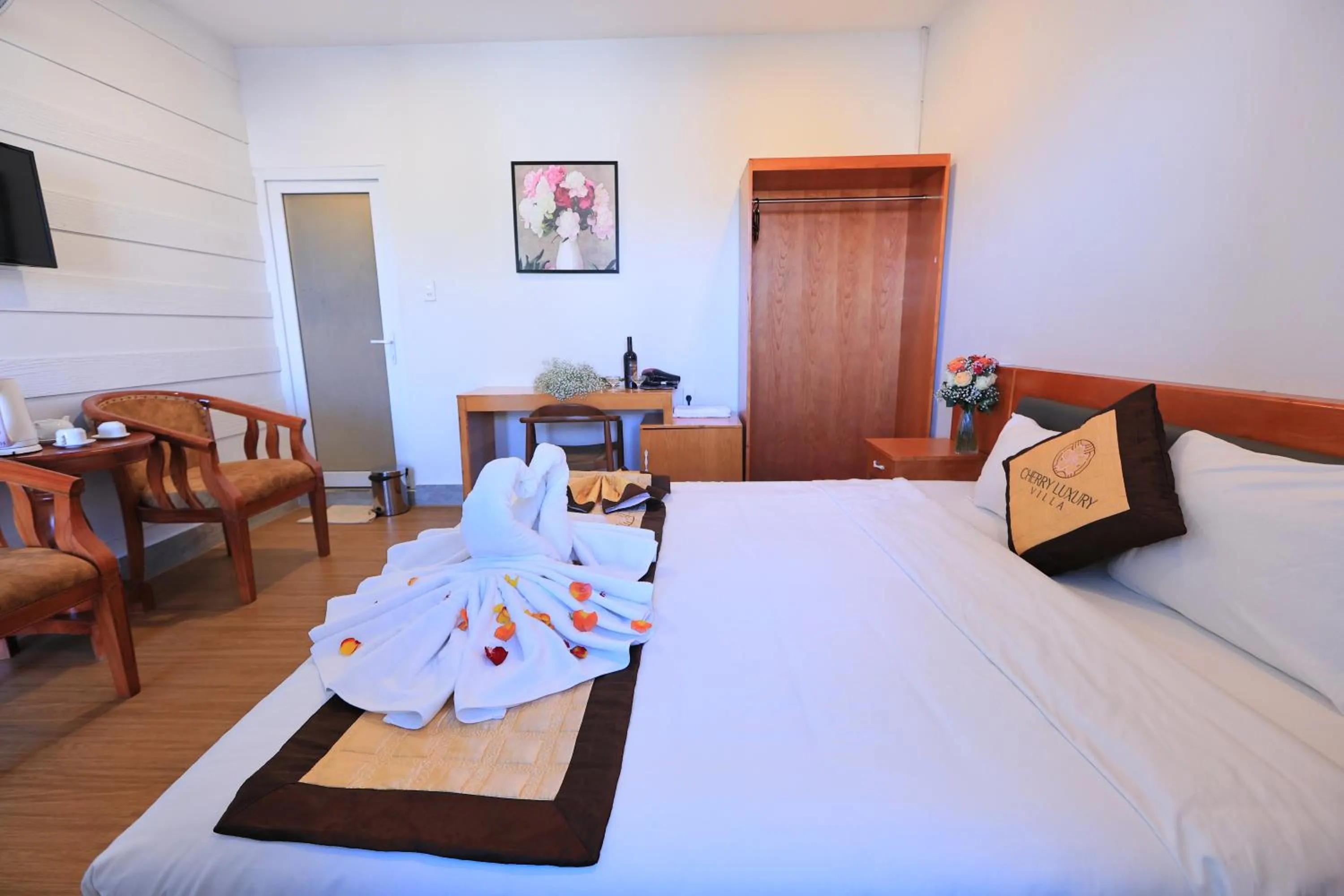 Bed in Cherry Luxury Hotel