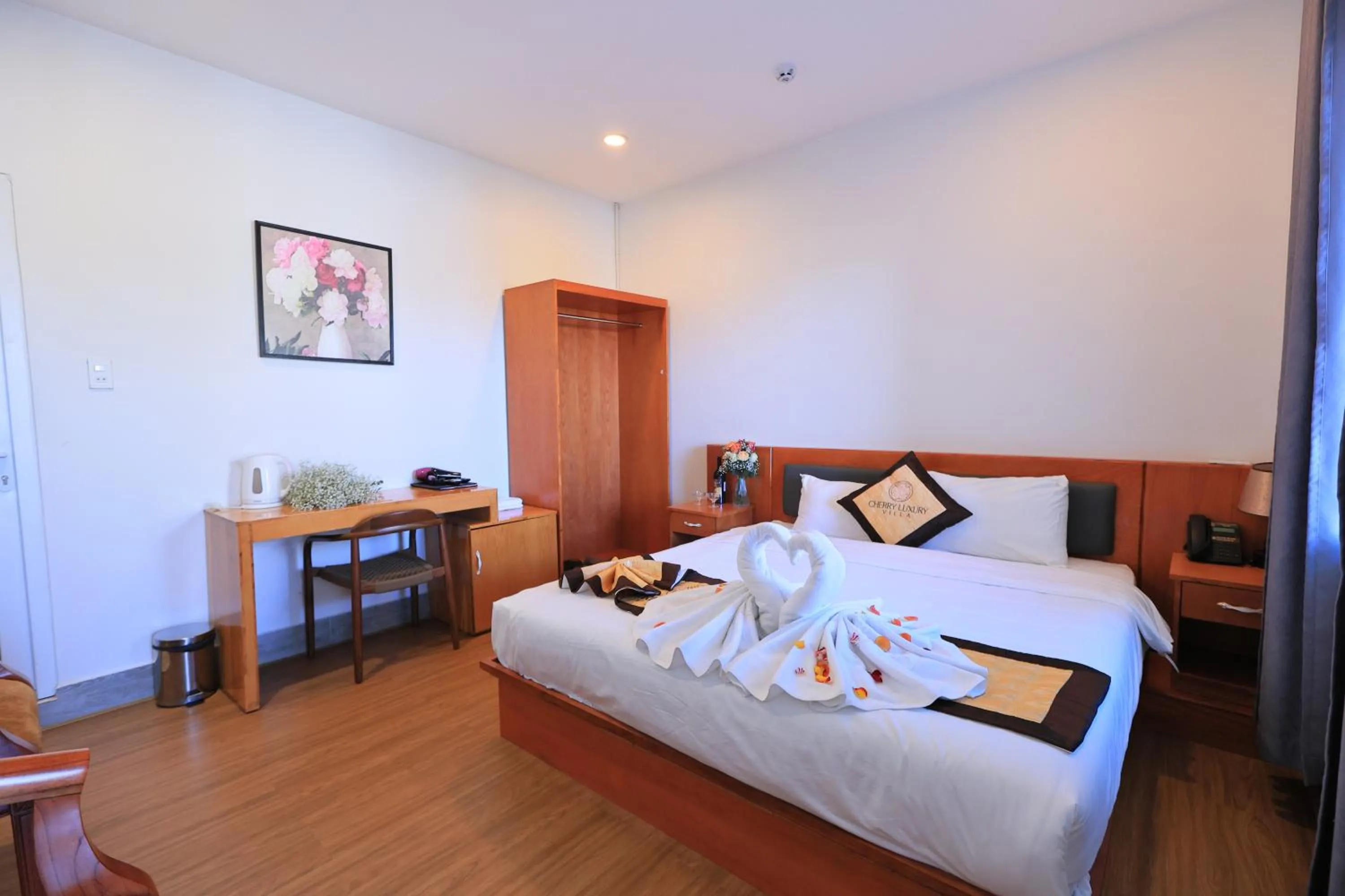 Bed in Cherry Luxury Hotel