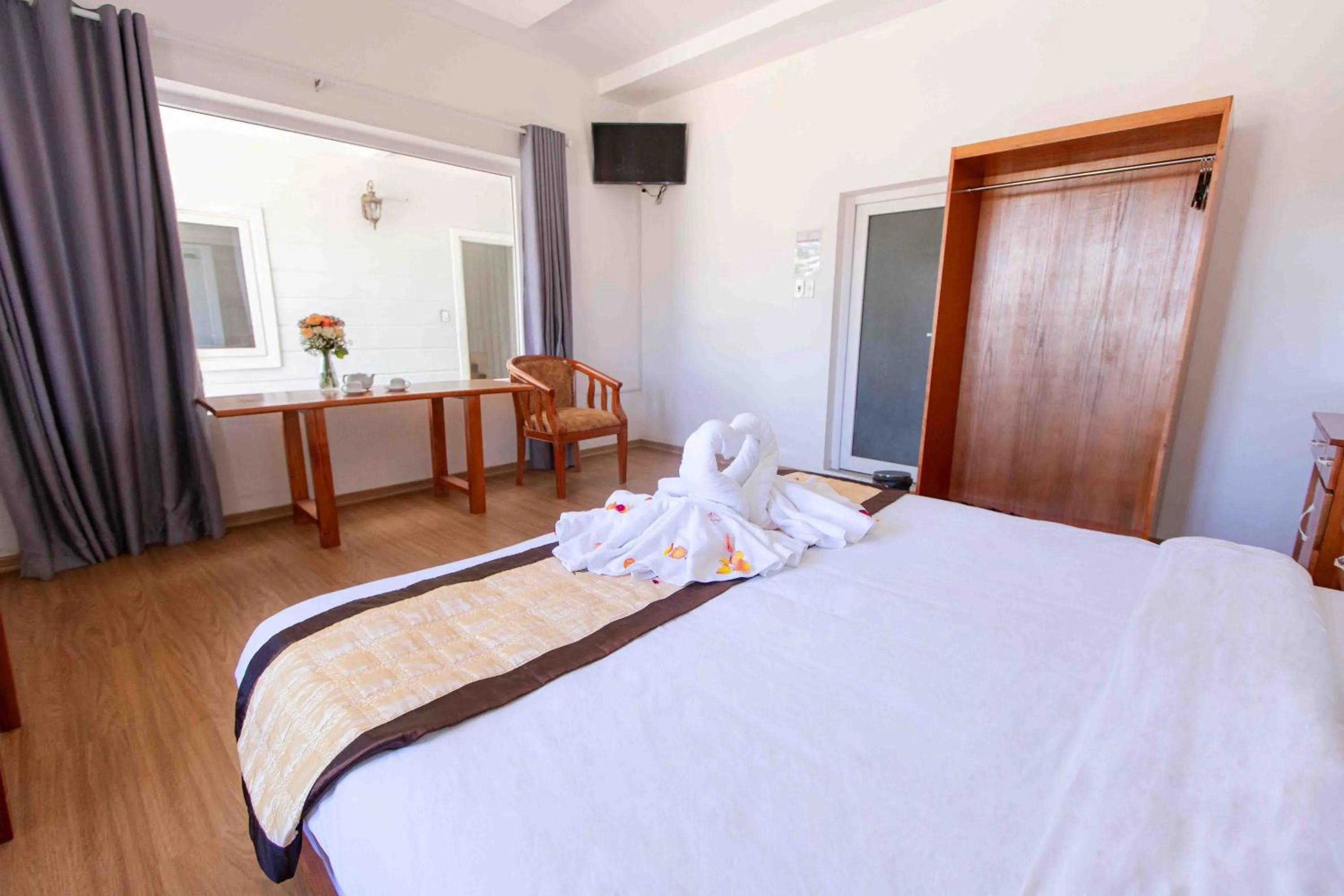 Bed in Cherry Luxury Hotel