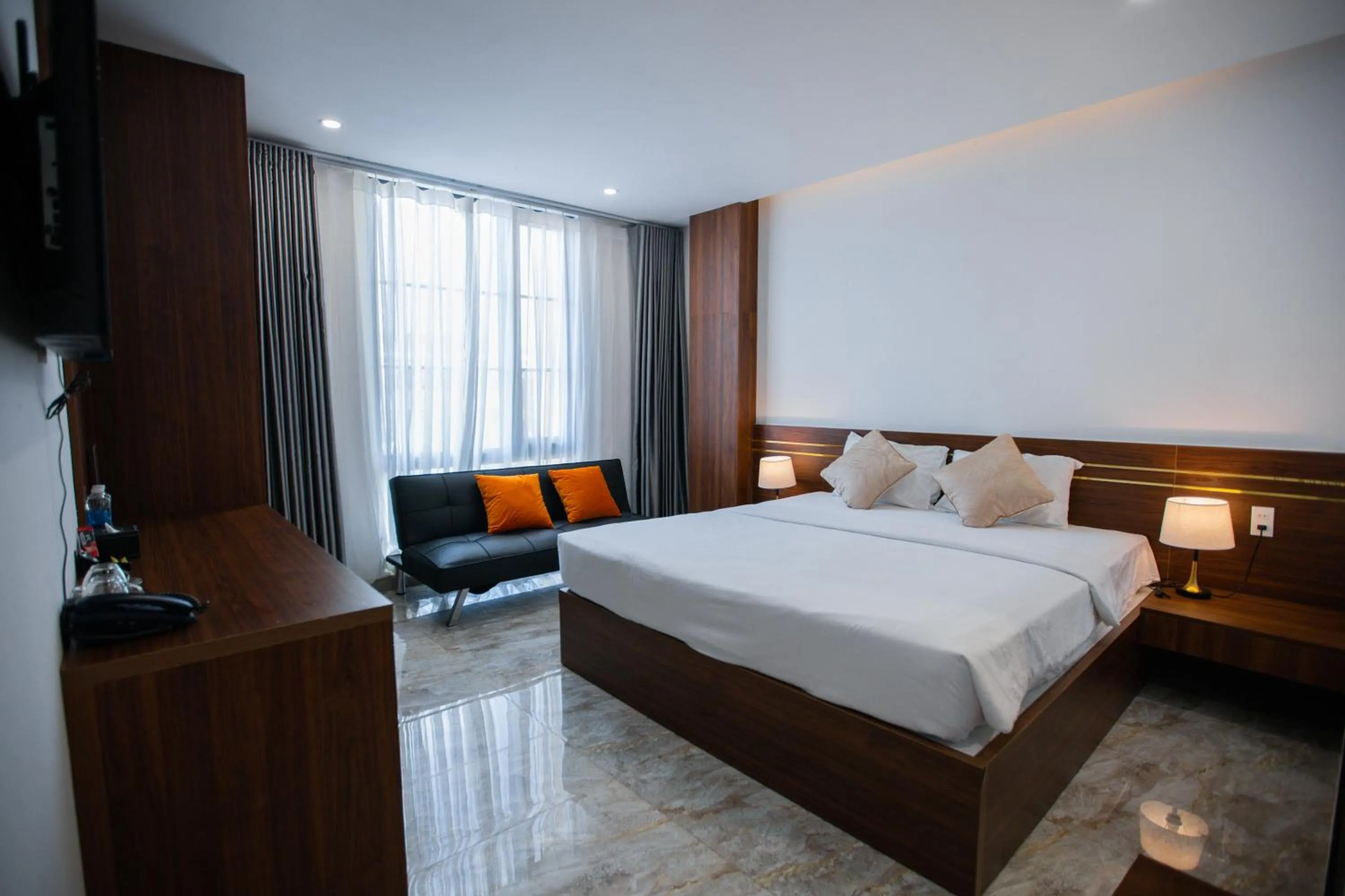 Photo of the whole room, Bed in Riverside 1 Hotel