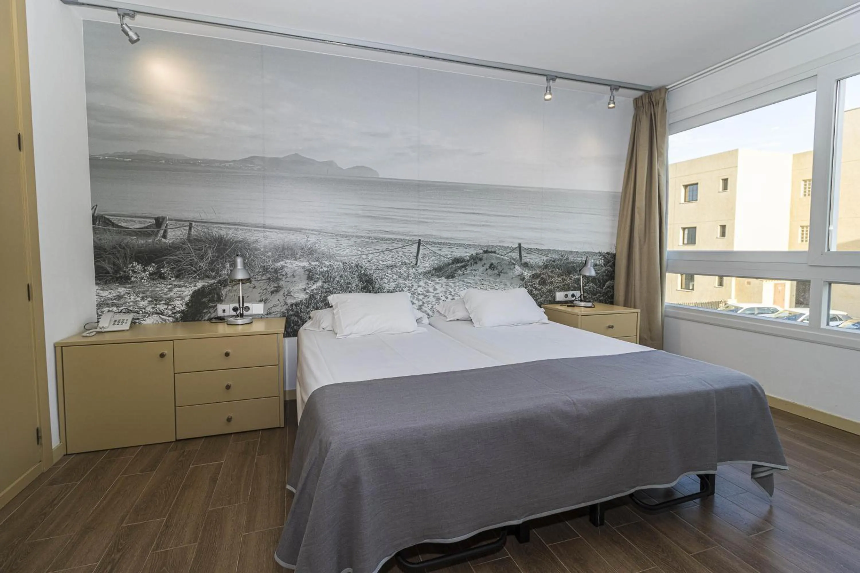 Photo of the whole room, Bed in Eix Platja Daurada Hotel & SPA