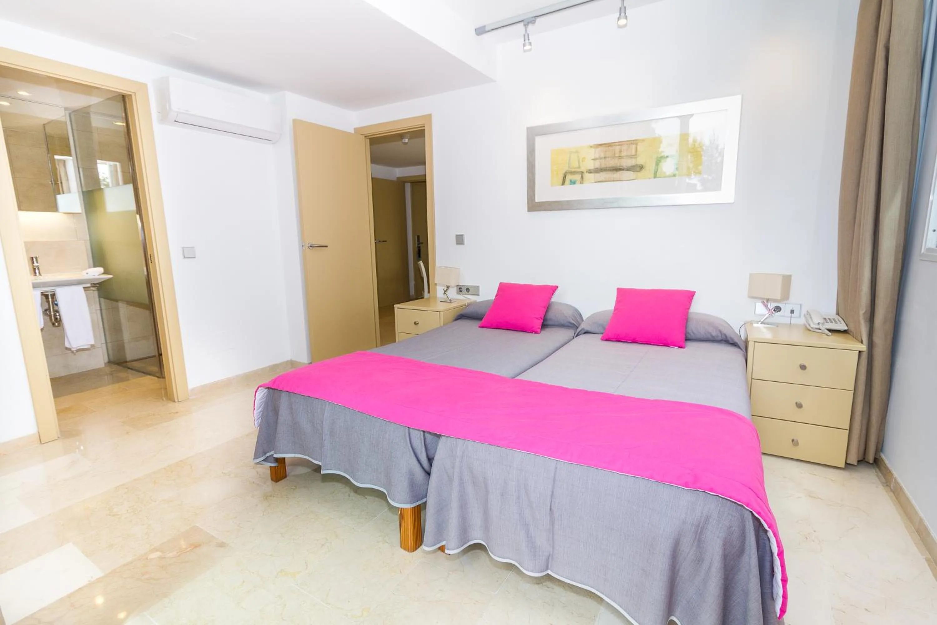 Photo of the whole room, Bed in Eix Platja Daurada Hotel & SPA