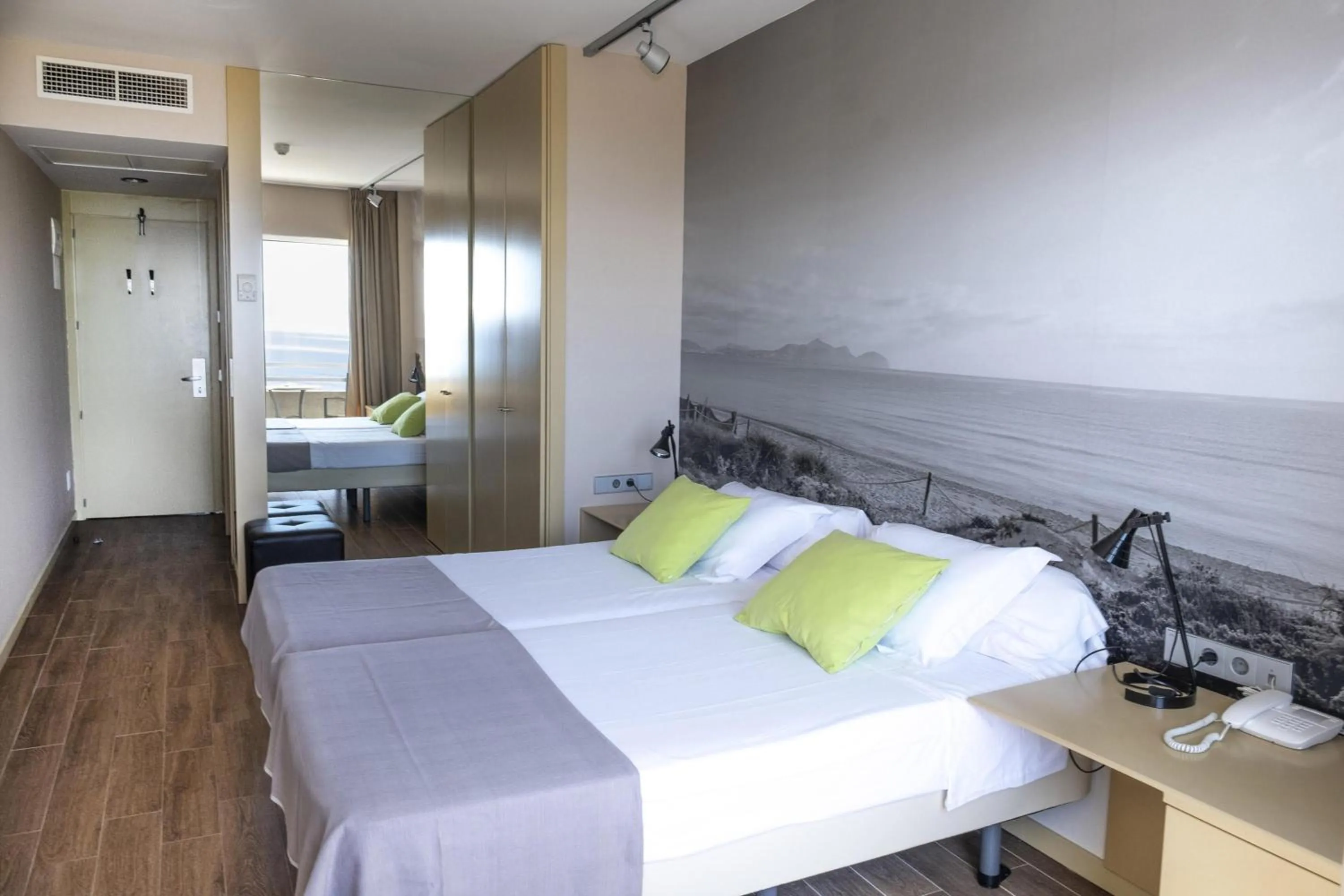 Photo of the whole room, Bed in Eix Platja Daurada Hotel & SPA