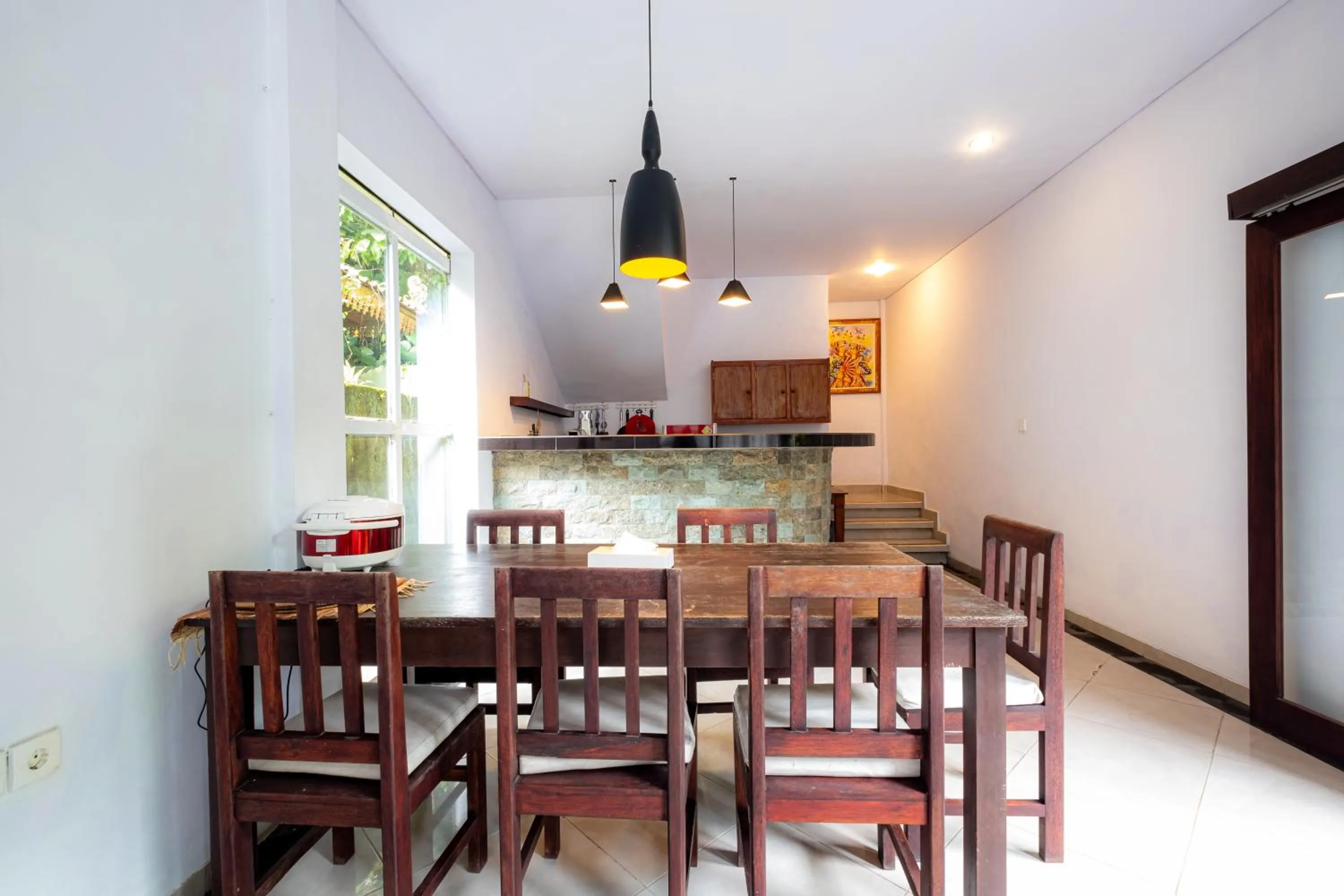 Dining area in Villa Kubu Arya by Supala