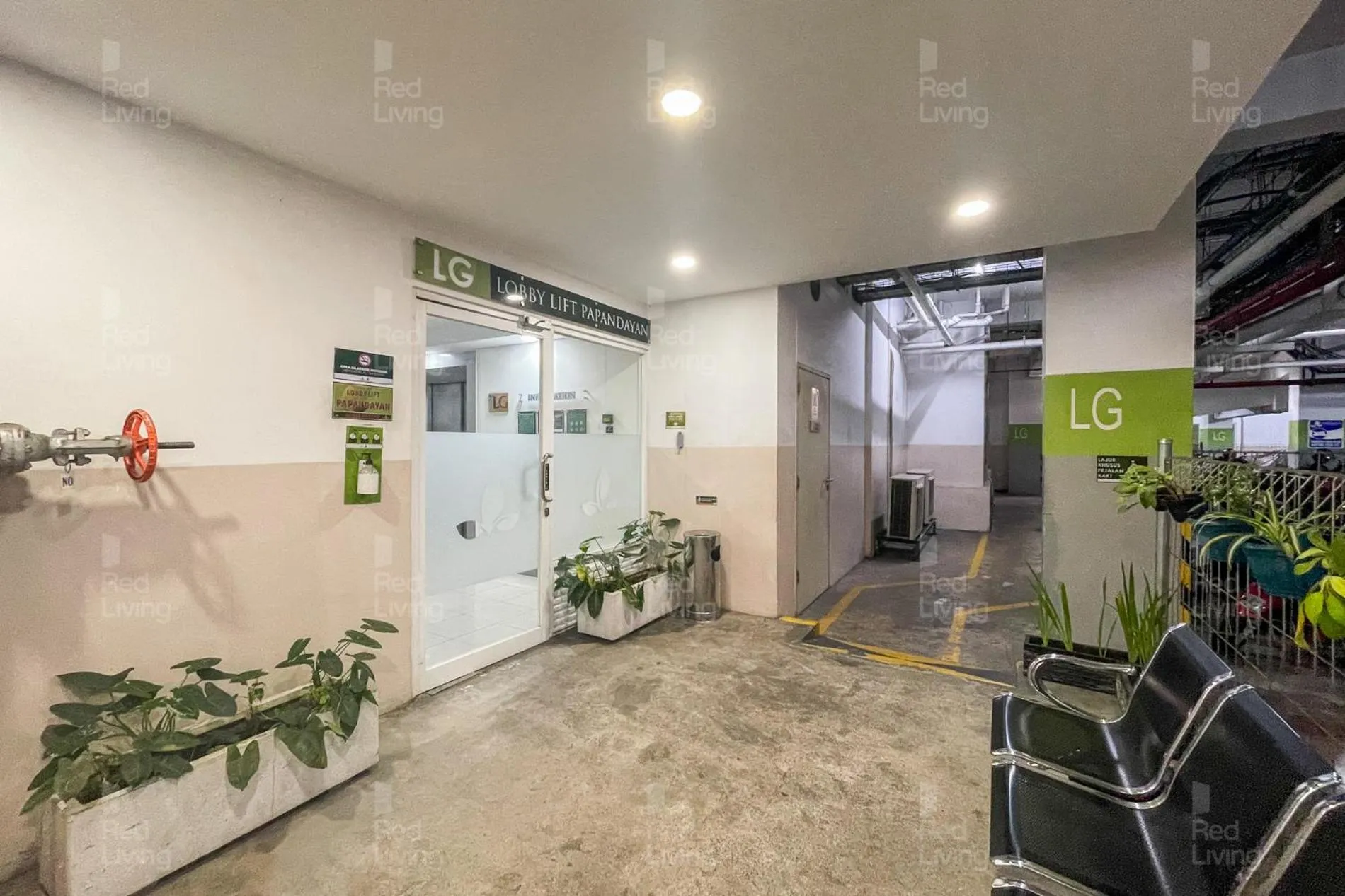 Facade/entrance in RedLiving Apartemen Parahyangan Residence - Anton Rooms