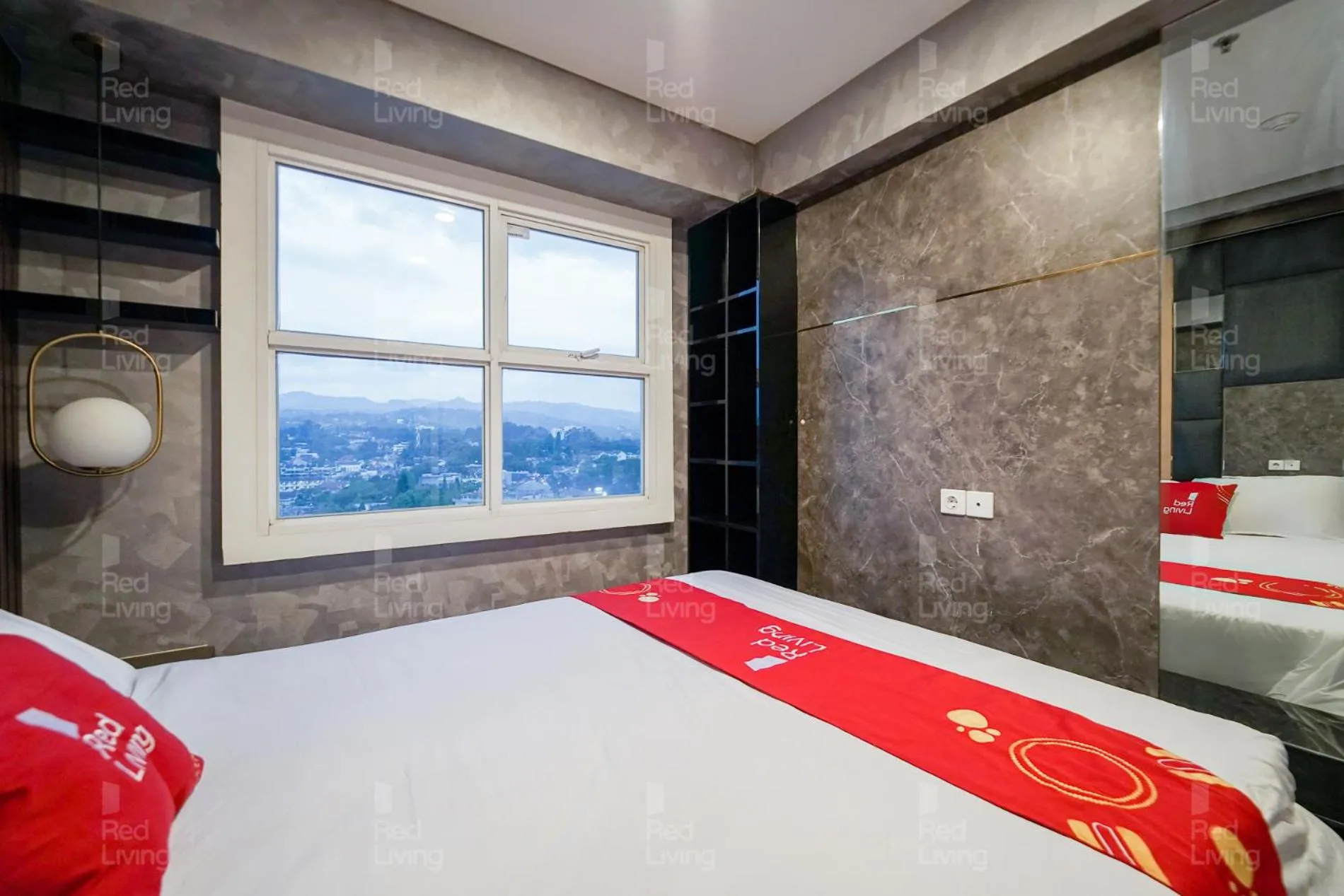Bedroom in RedLiving Apartemen Parahyangan Residence - Anton Rooms