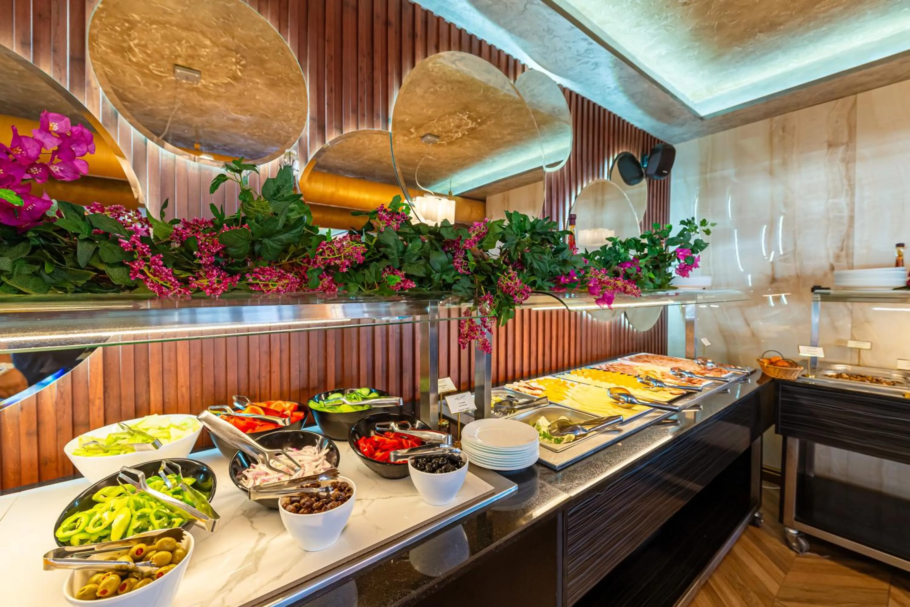 Buffet breakfast in Paradiso Dreams Hotel