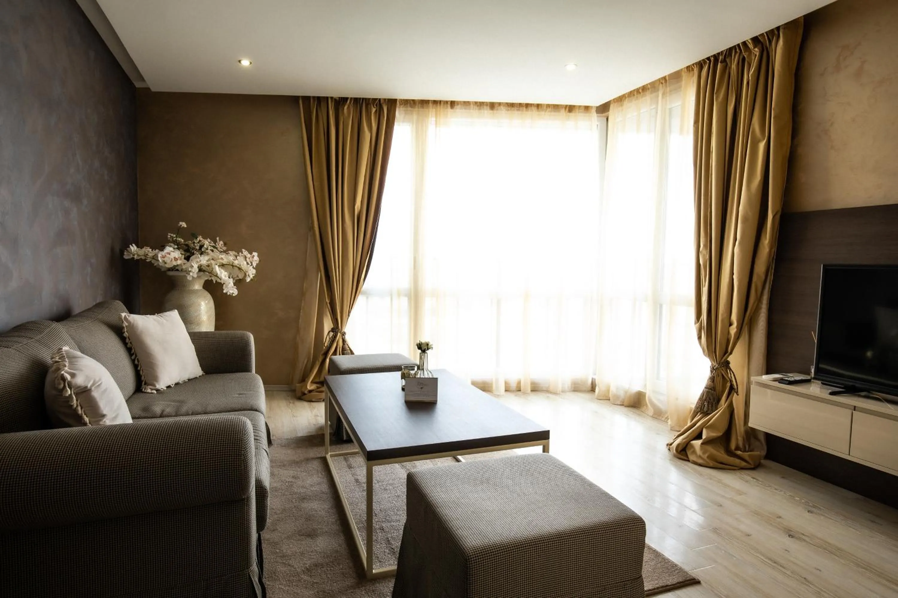 Communal lounge/ TV room in Paradiso Dreams Hotel