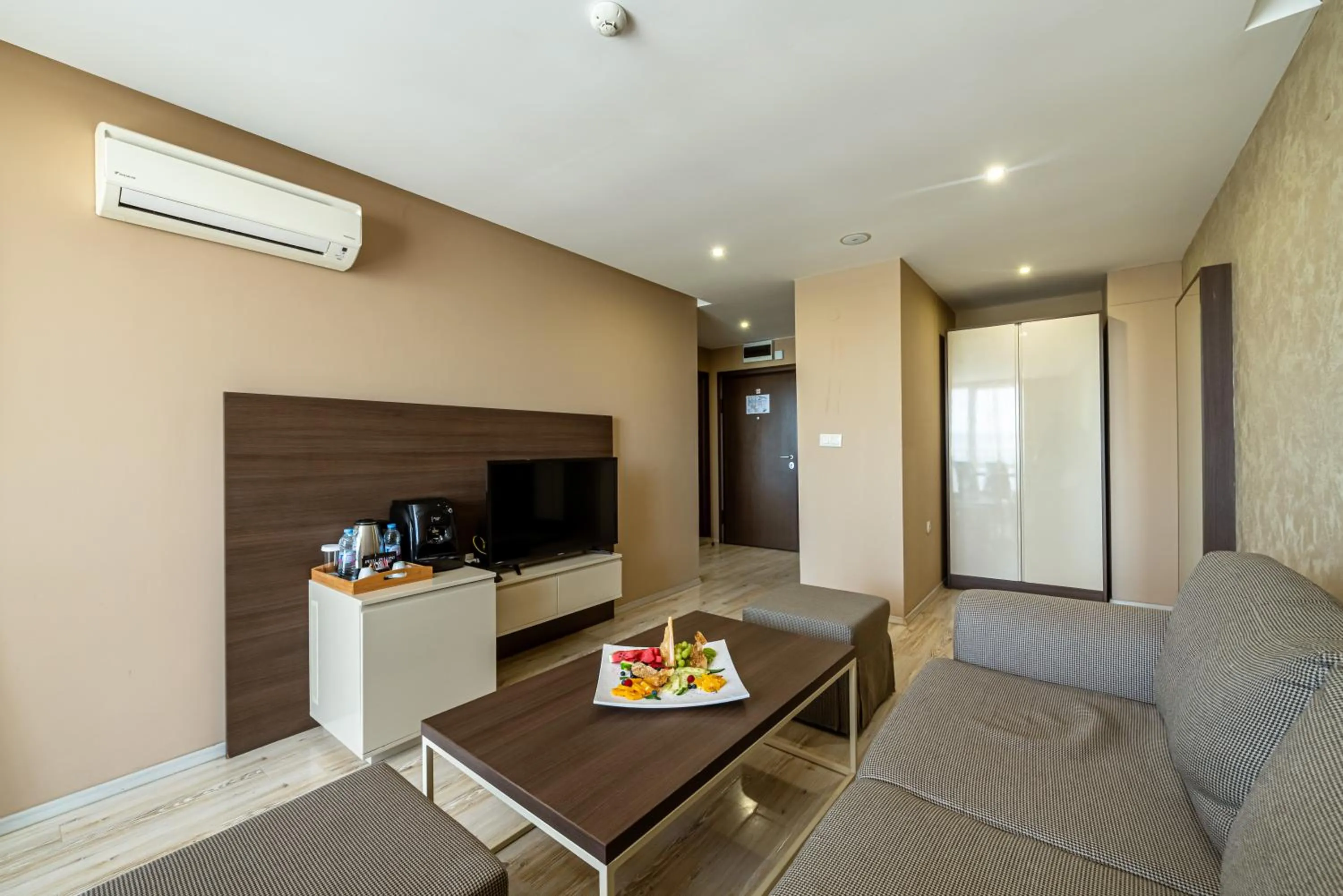 TV and multimedia in Paradiso Dreams Hotel