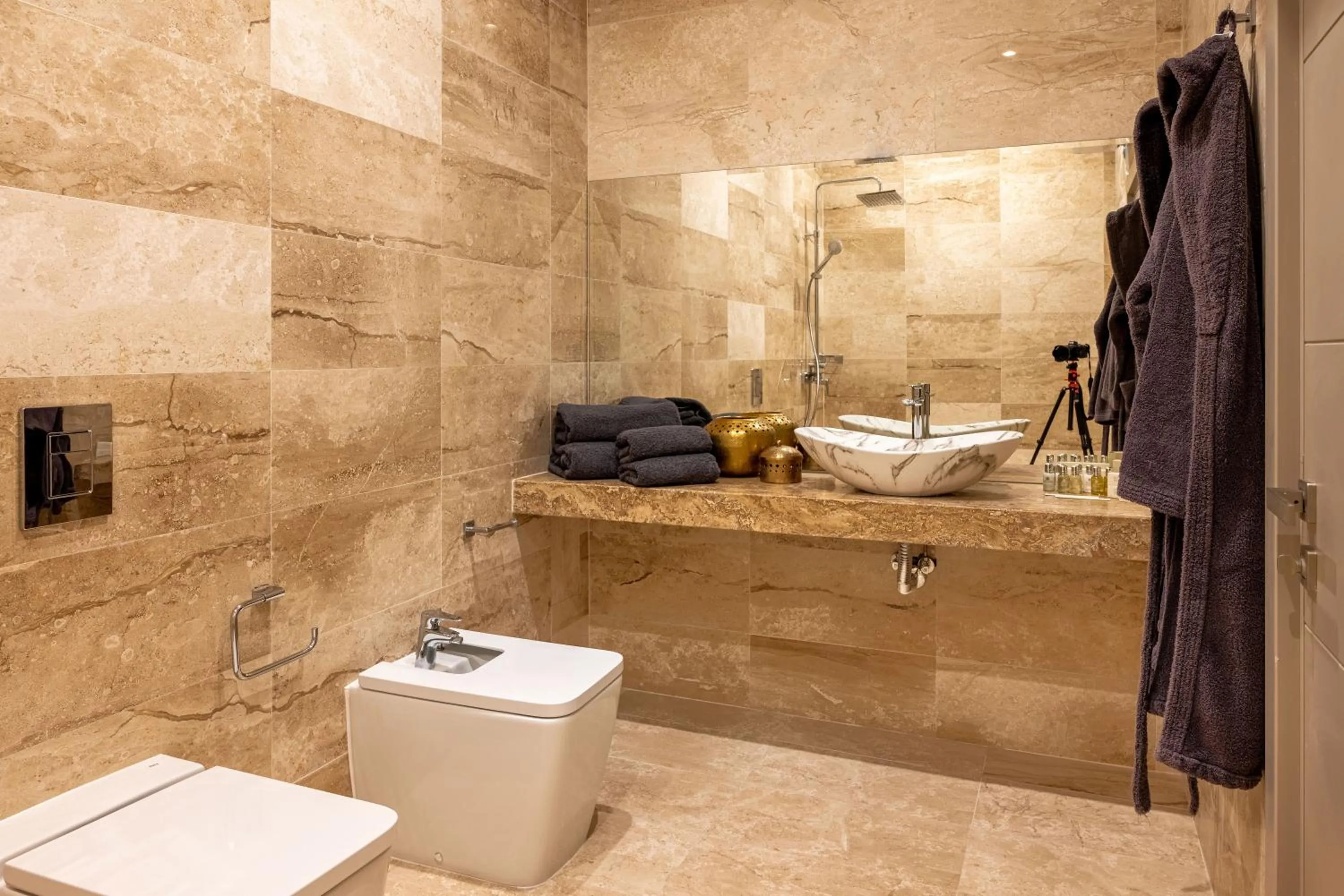 Toilet in Paradiso Dreams Hotel