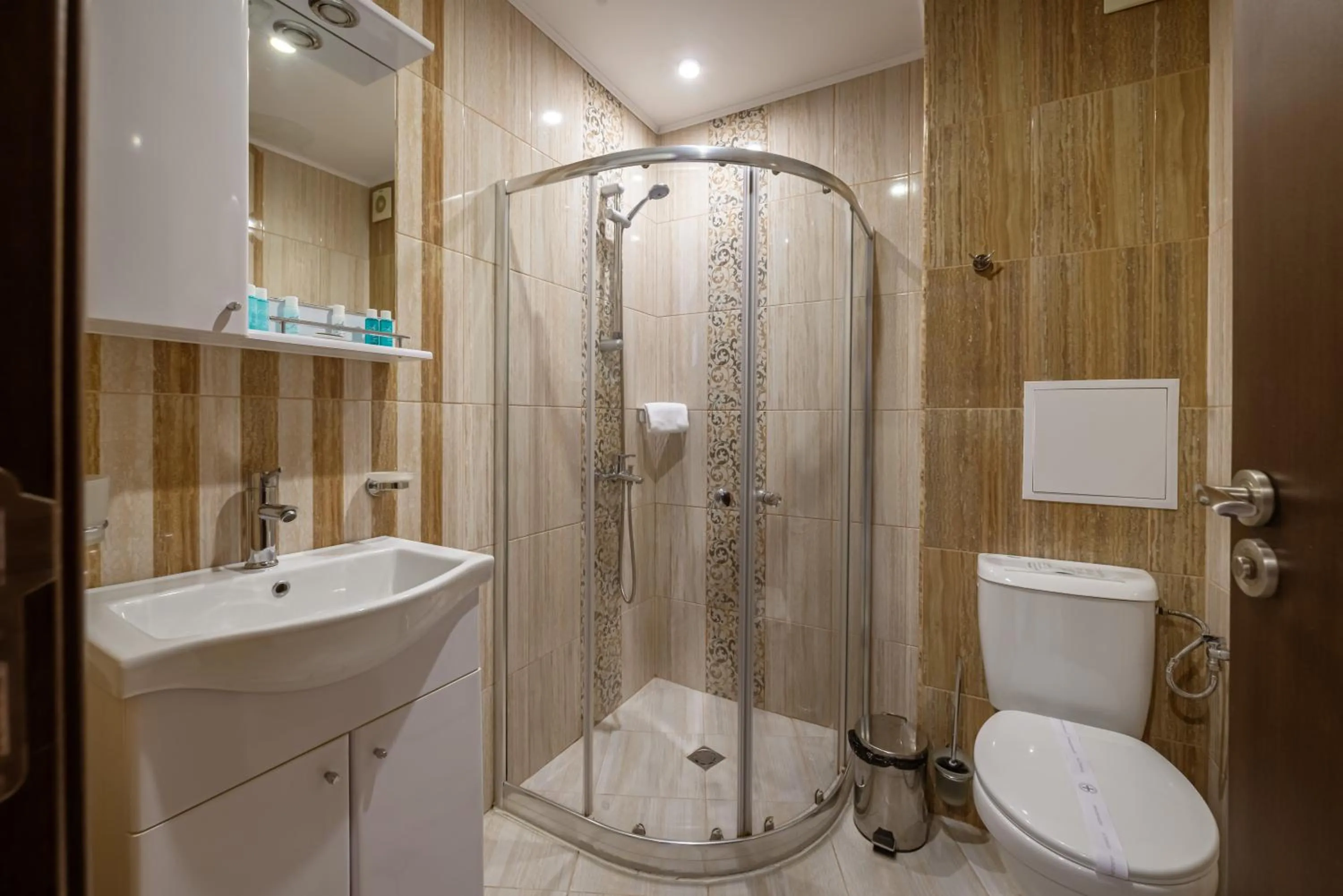 Shower in Paradiso Dreams Hotel