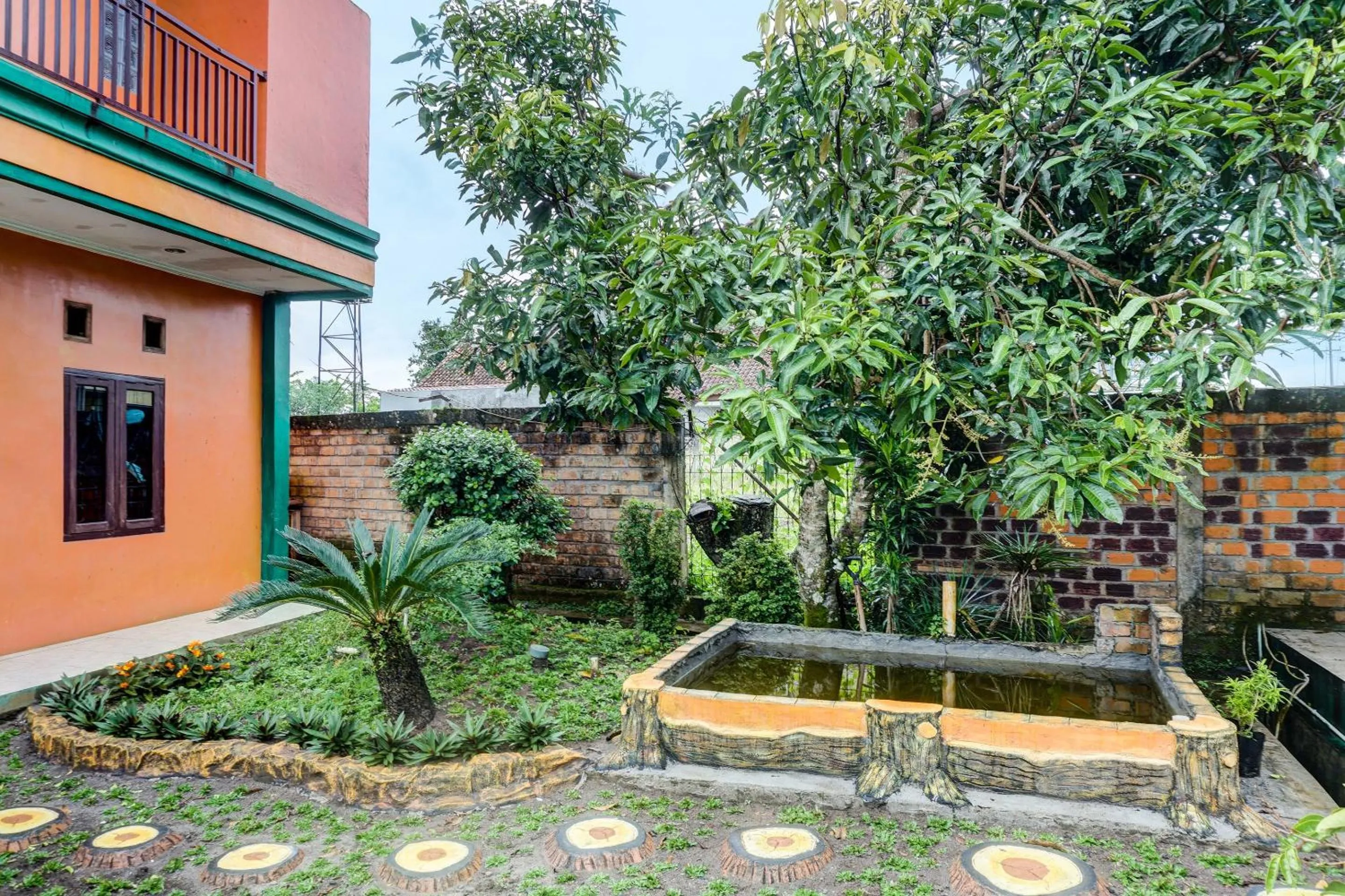 Lobby or reception in Capital O 92316 Wisma Widya Loka Pratama Near Futsal Tebing Gading